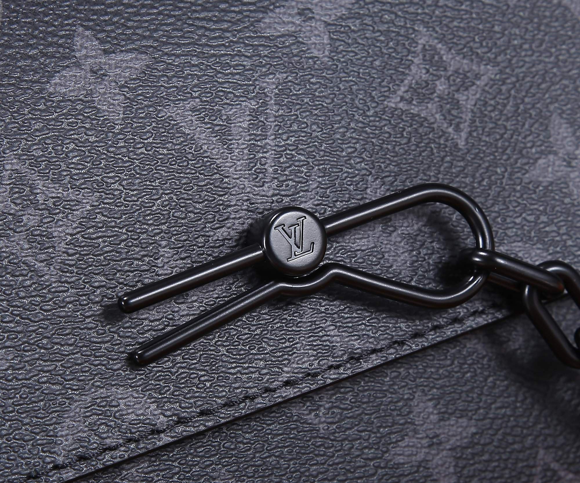 LV M4679 Steamer Messenger 24 x 17 x 5 CM