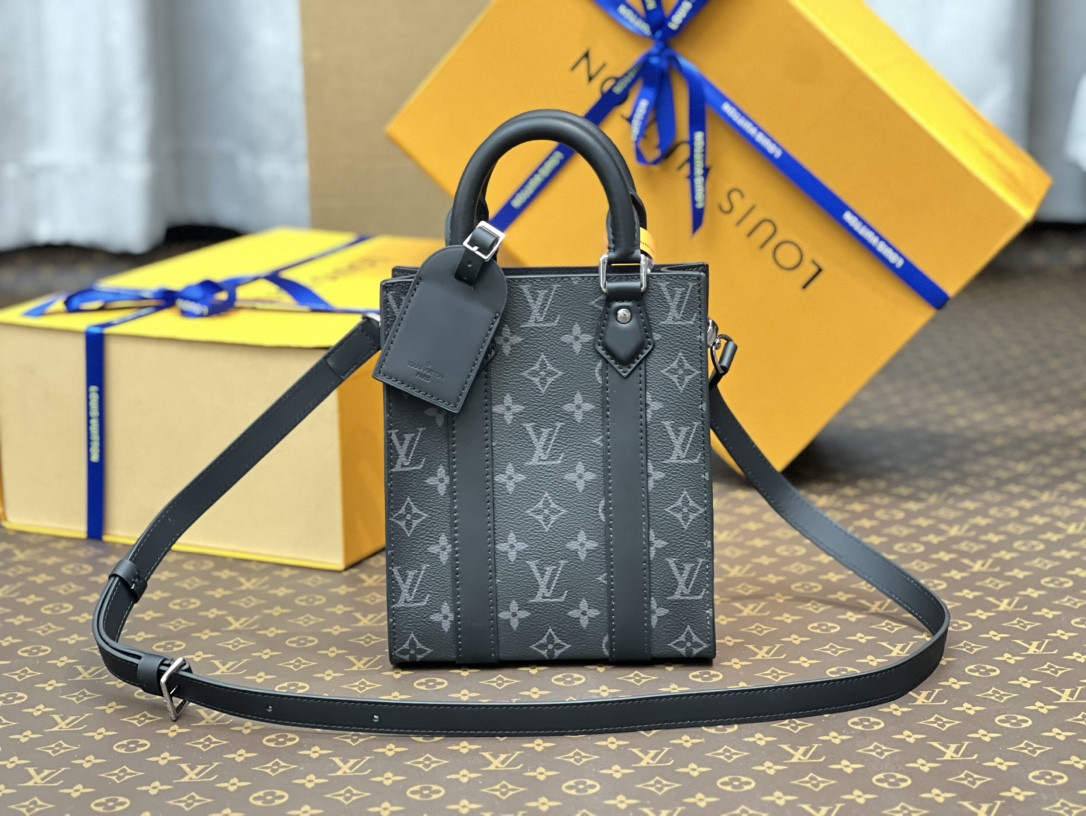 LV M46453 Petit Sac Plat 19 x 22 x 7 CM