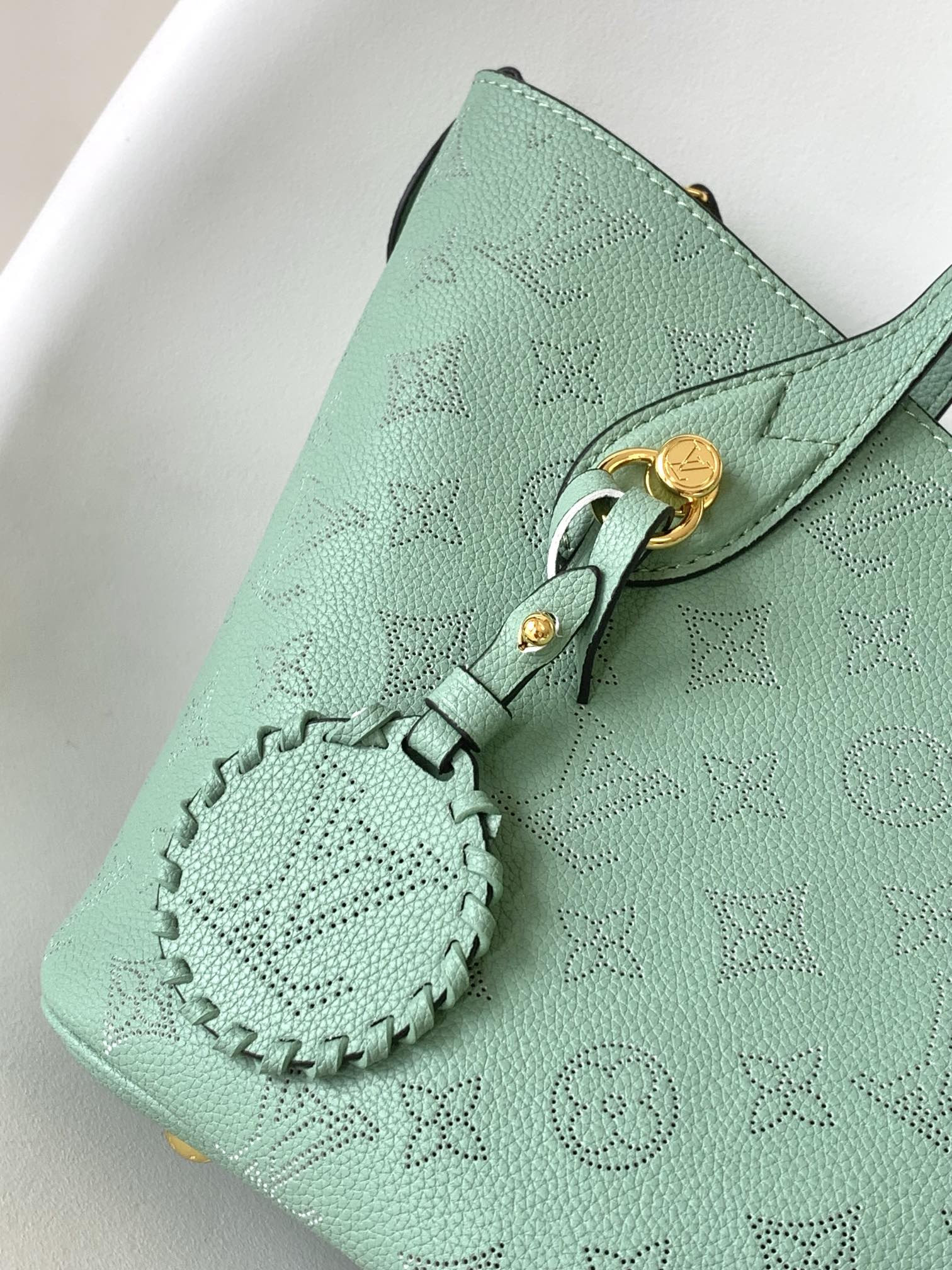 LV Blossom M24930 20.0 x 20.0 x 12.5 CM