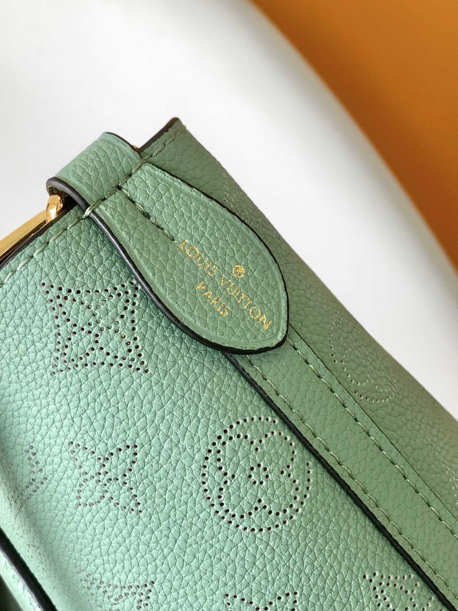 LV Blossom M24930 20.0 x 20.0 x 12.5 CM