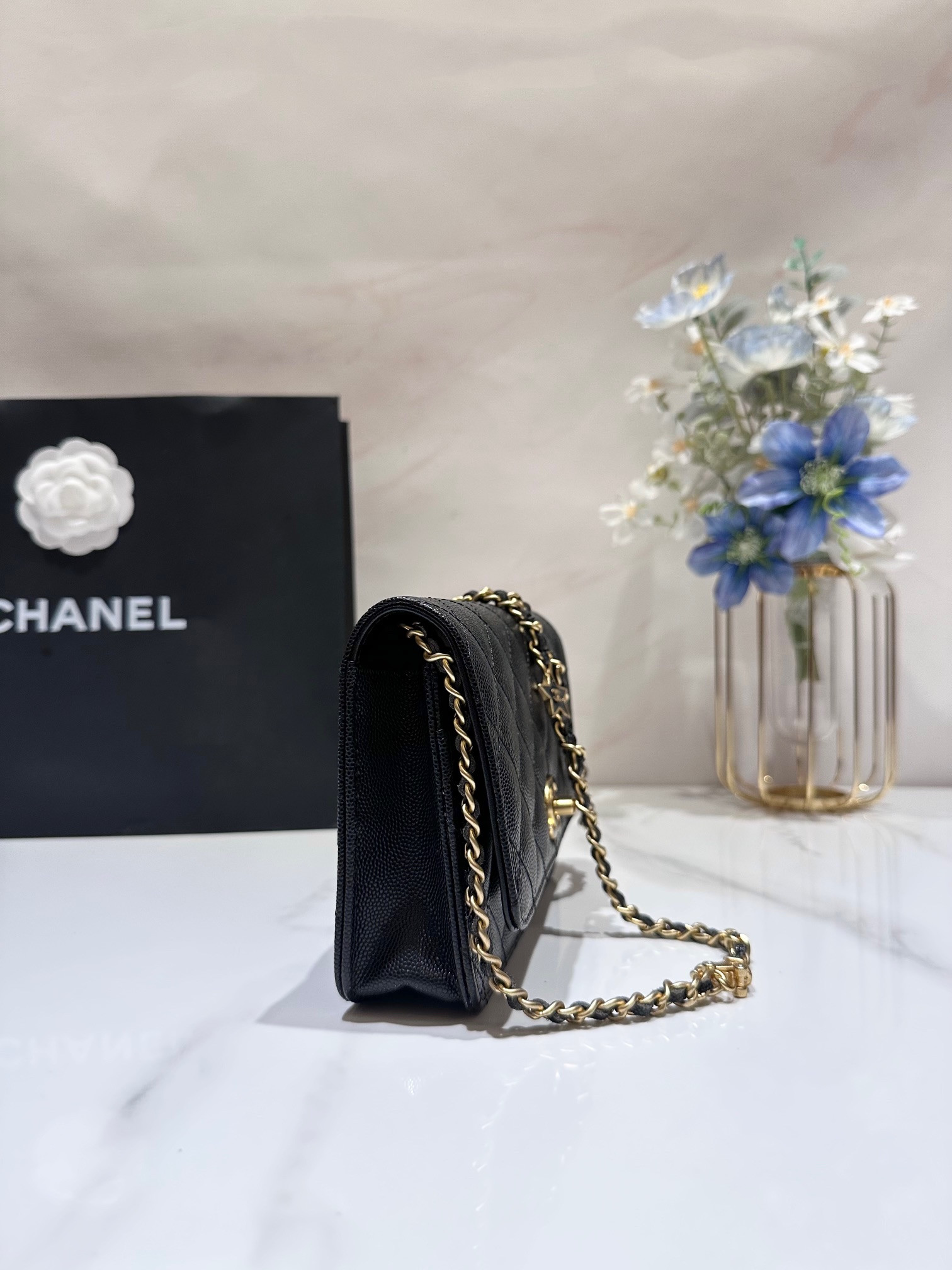 Ch*el classic wallet on chain 4.8 × 7.5 × 1.4 in