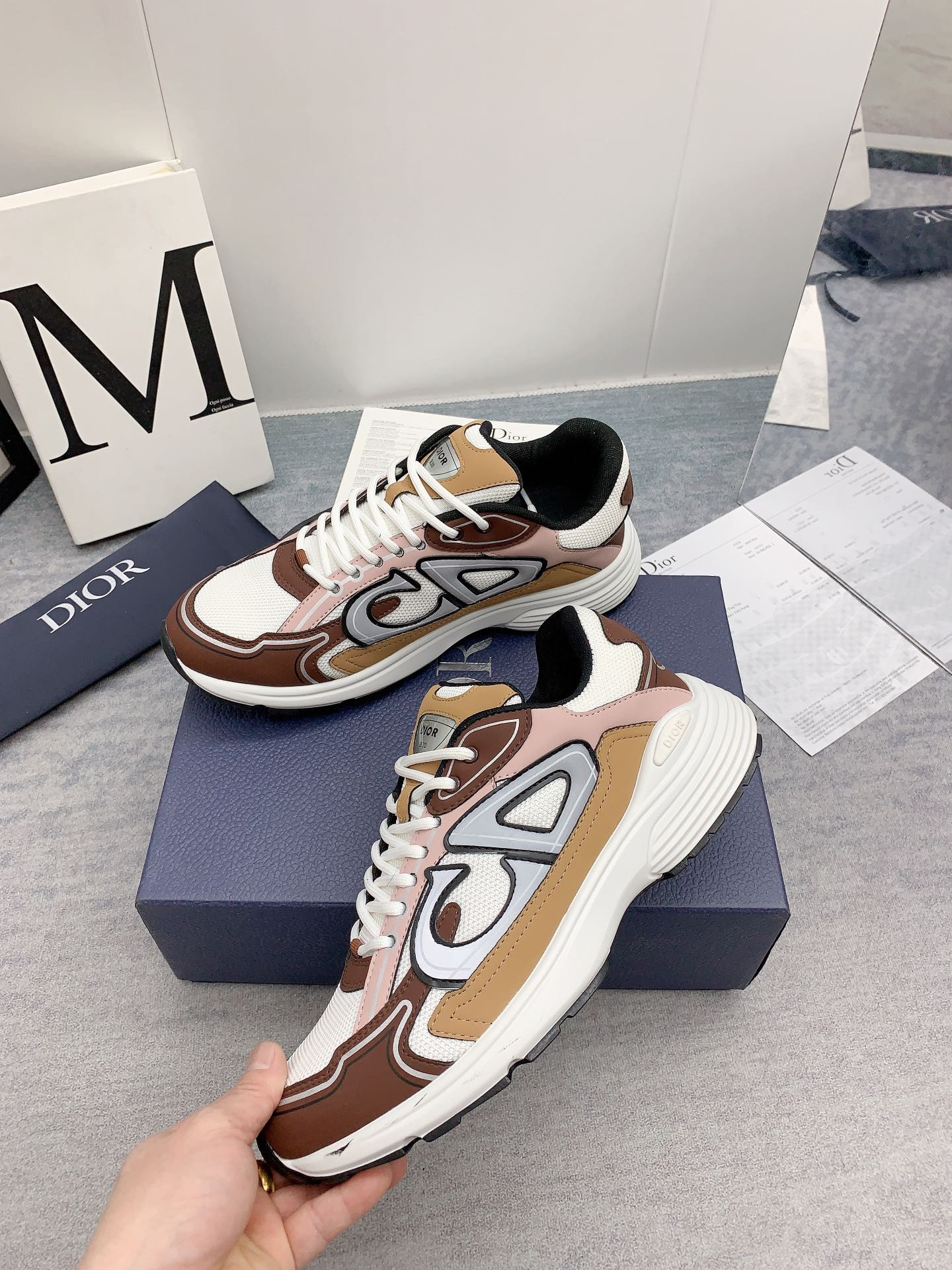 ua D*or b30 white brown beige