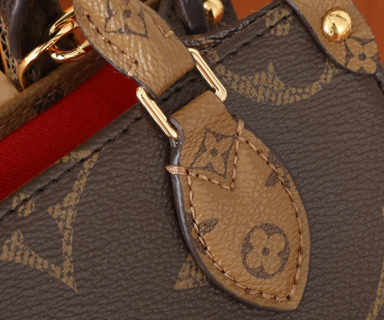 LV  OnTheGo BB M46839 7.1 x 5.9 x 3.3 inches