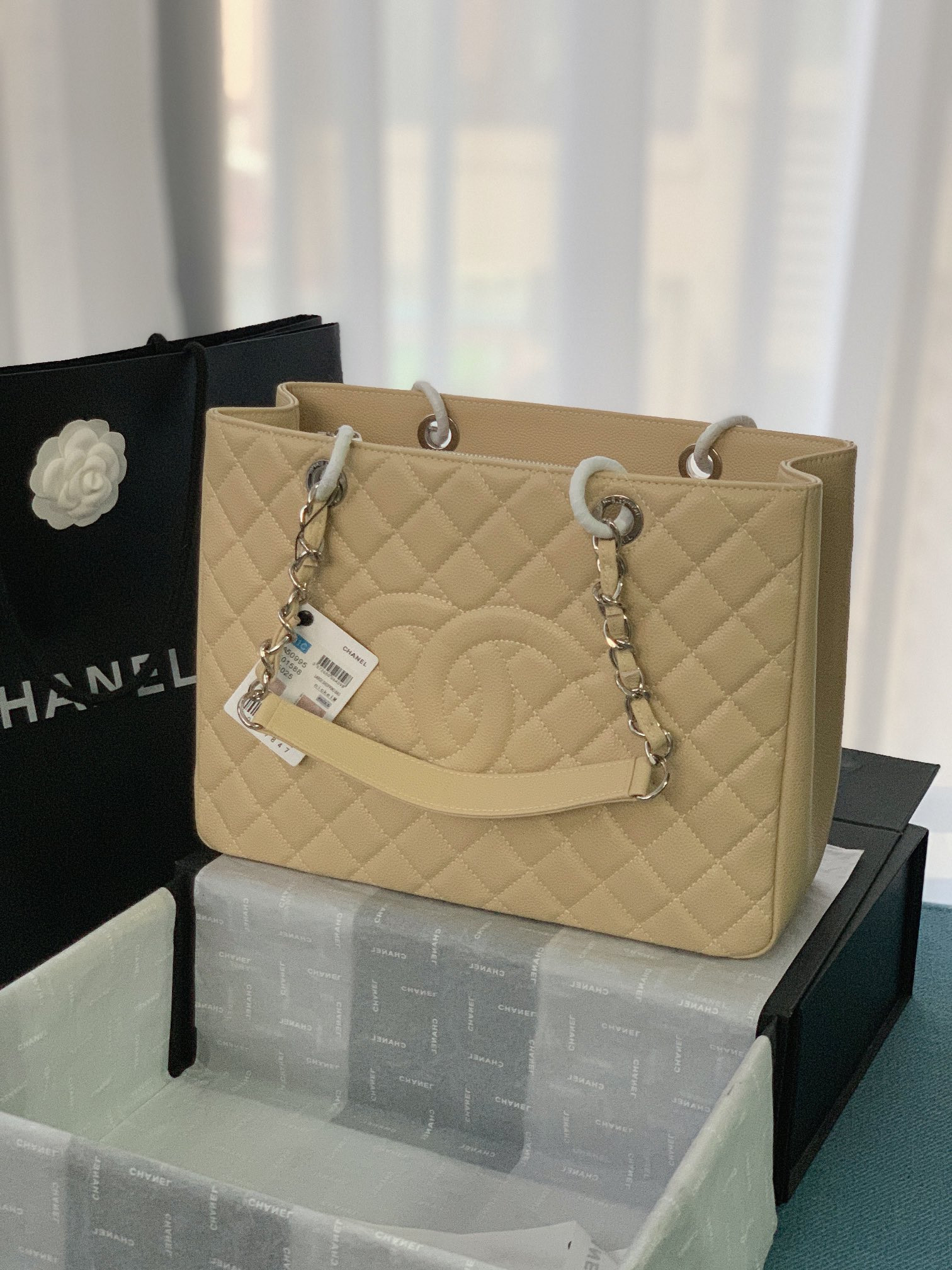 Ch*el gst caviar leather hardware 24x33x13cm