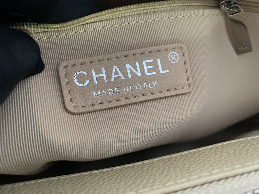 Ch*el gst caviar leather hardware 24x33x13cm