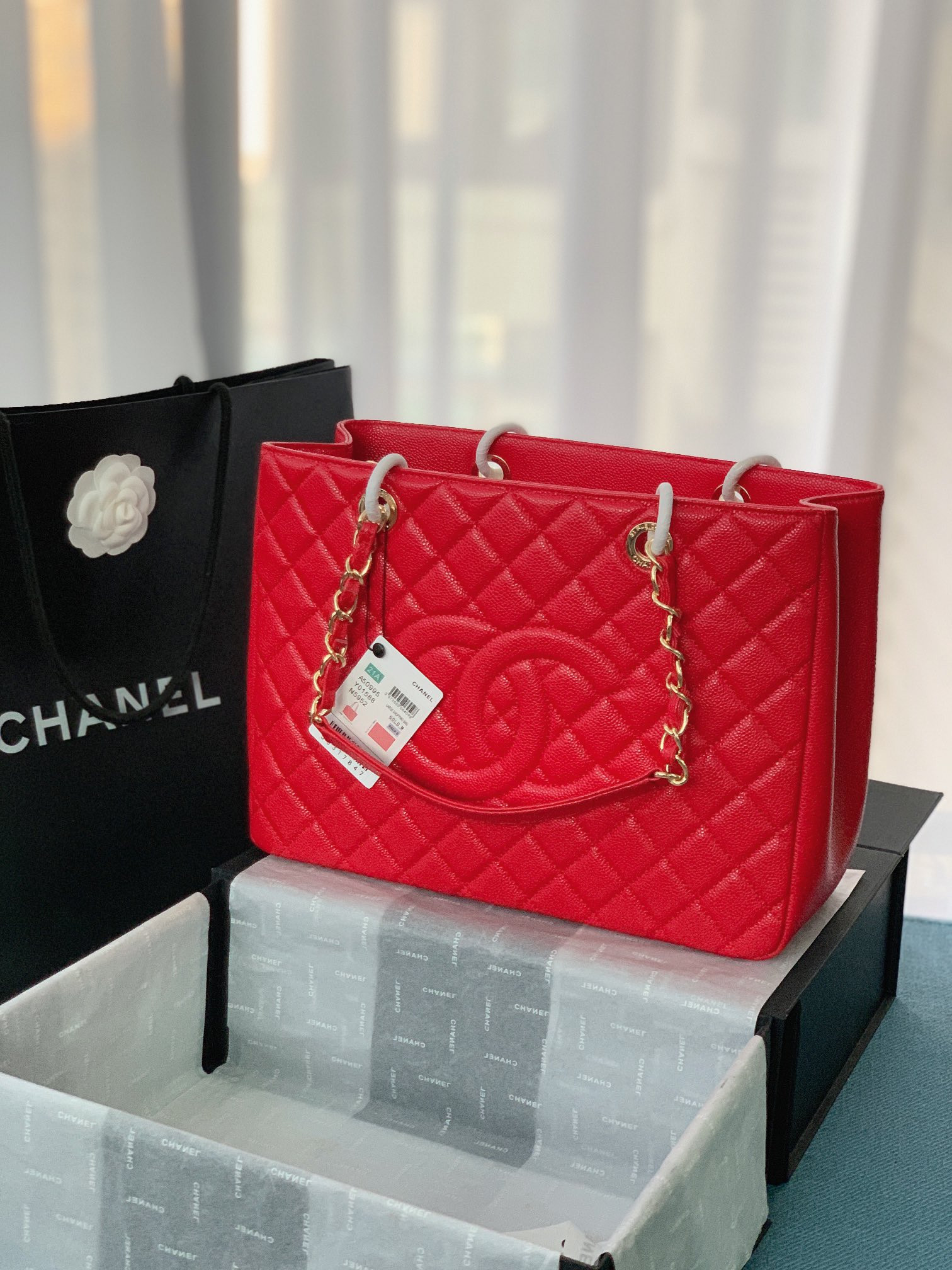 Ch*el gst caviar leather hardware 24x33x13cm