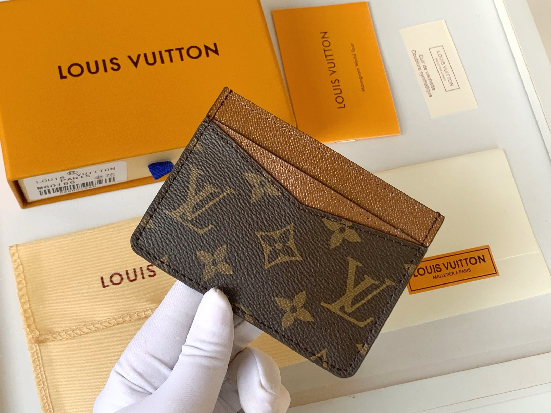 l0*is V*t0n lv card holder  8x11cm