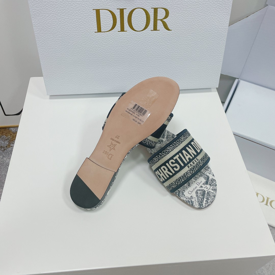 ua D*or dway slide