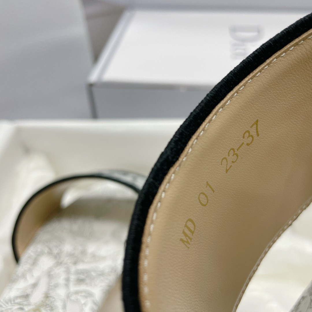 ua D*or dway slide