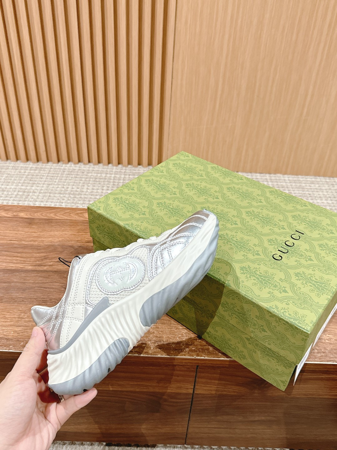 ua G*u*i ripple sneaker