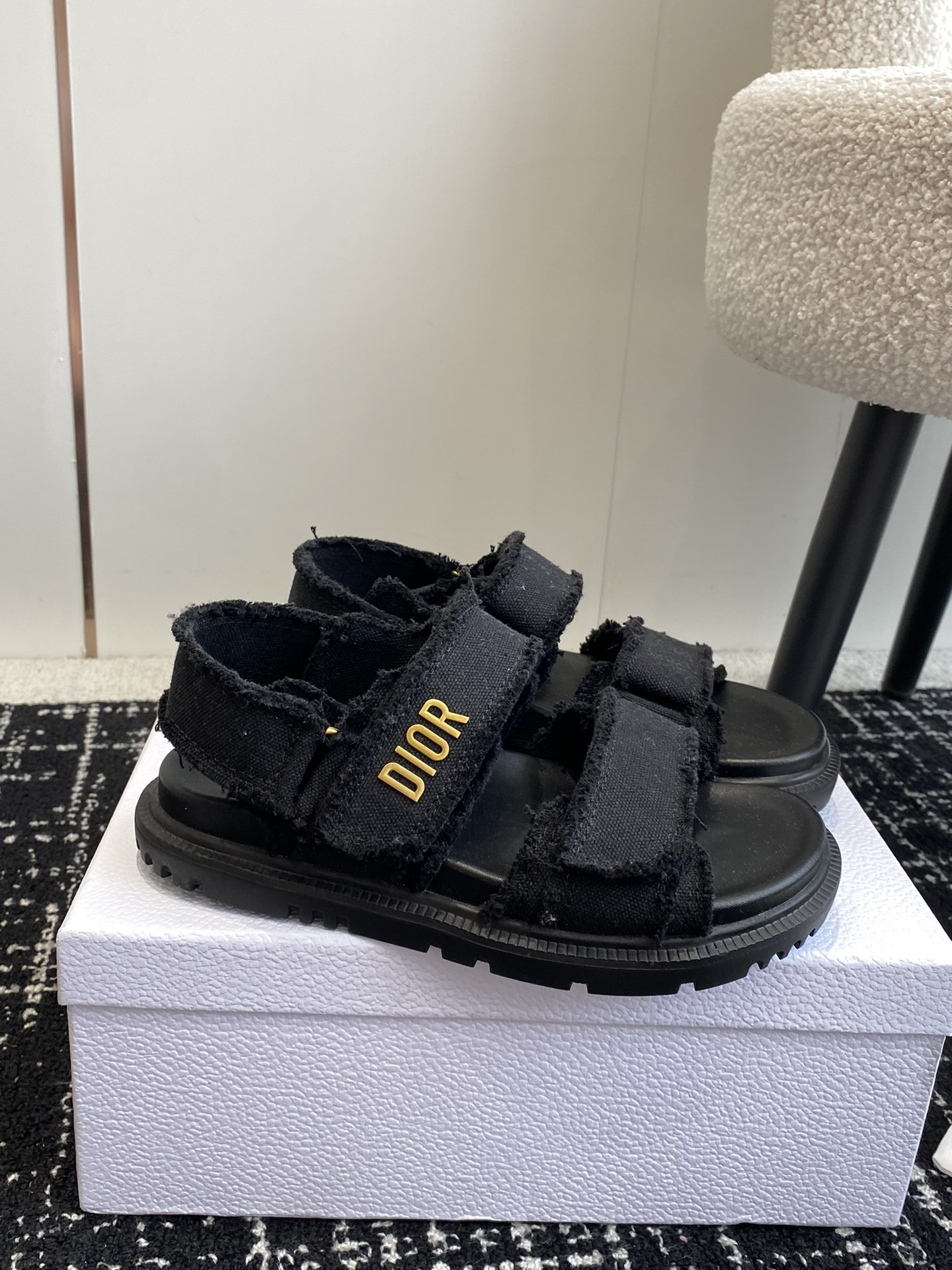 ua D*oract sandal