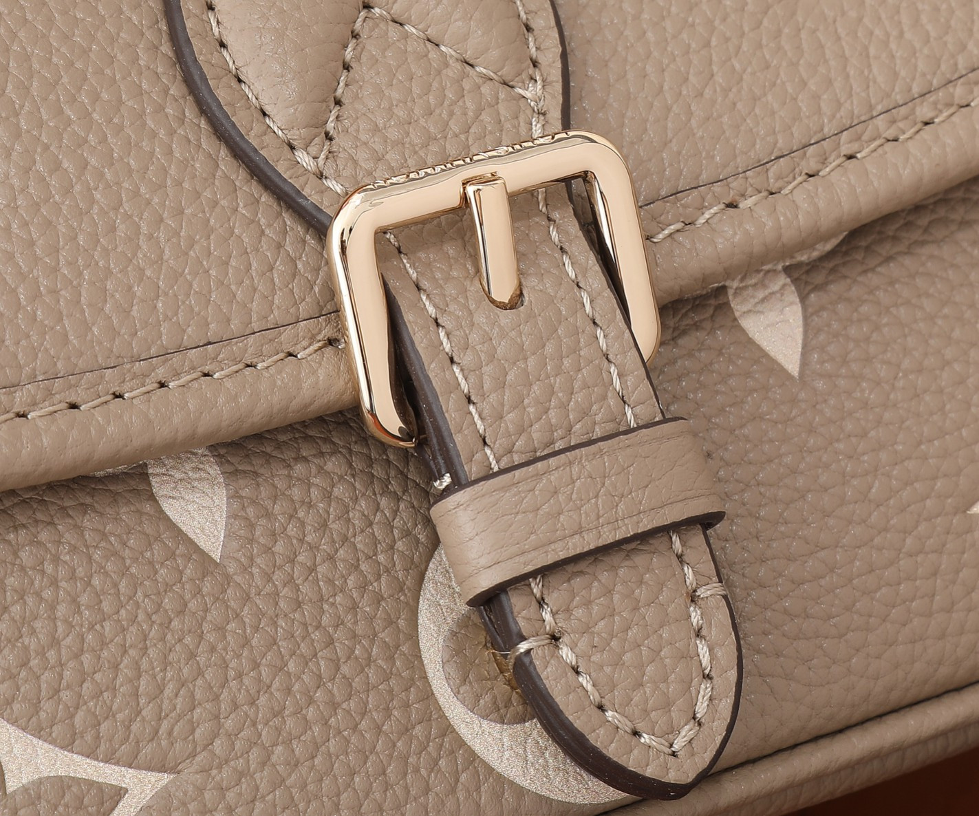 LV Nano Diane  M83300 7.5 x 4.1 x 2.4 in
