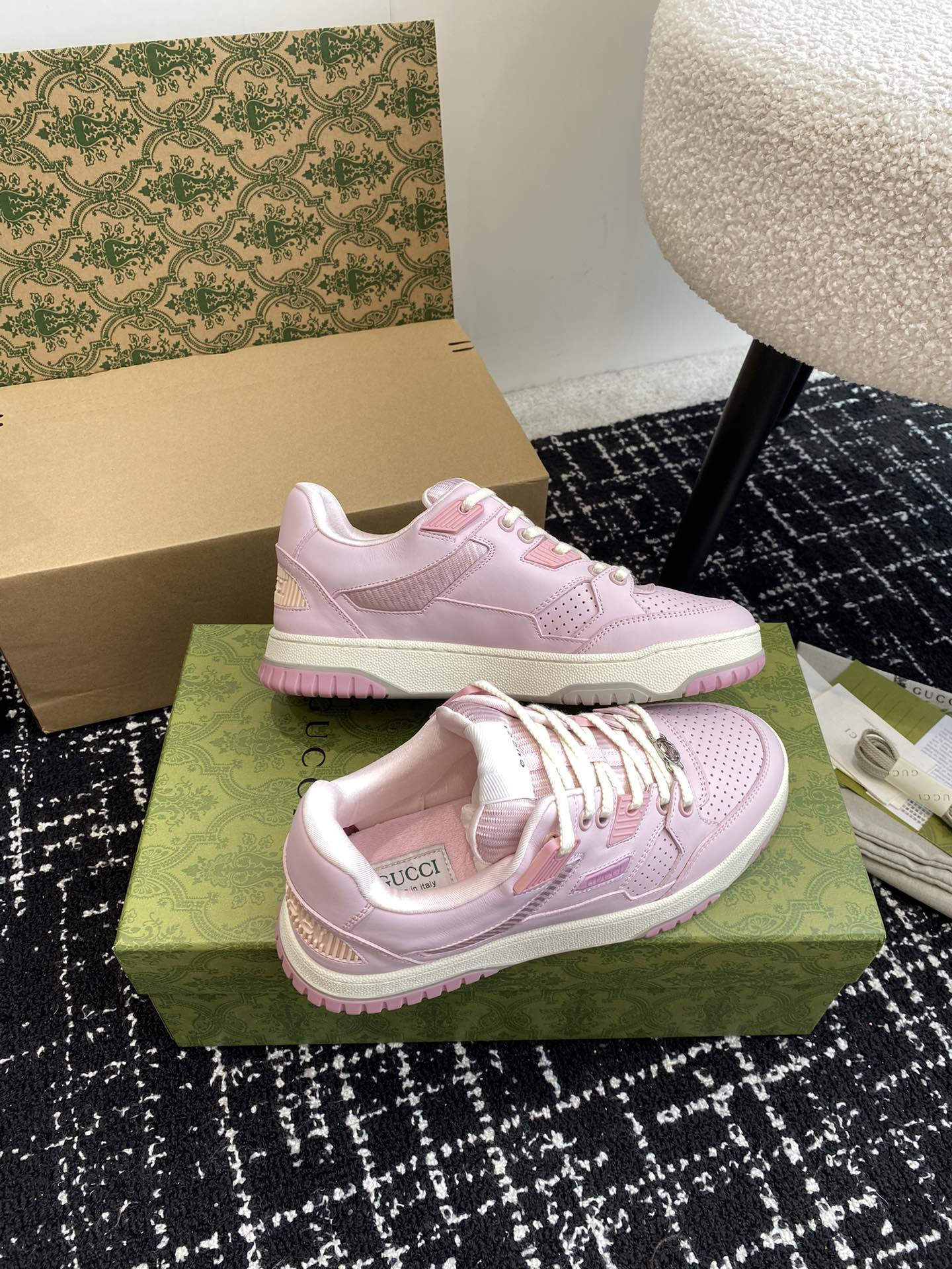 ua G*u*i low-top sneaker