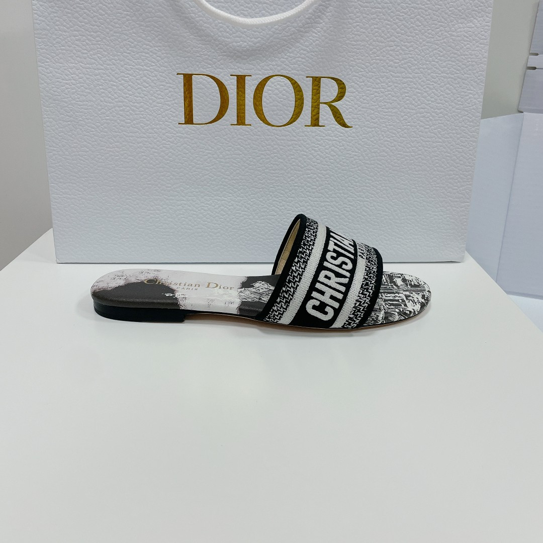 ua D*or dway slide