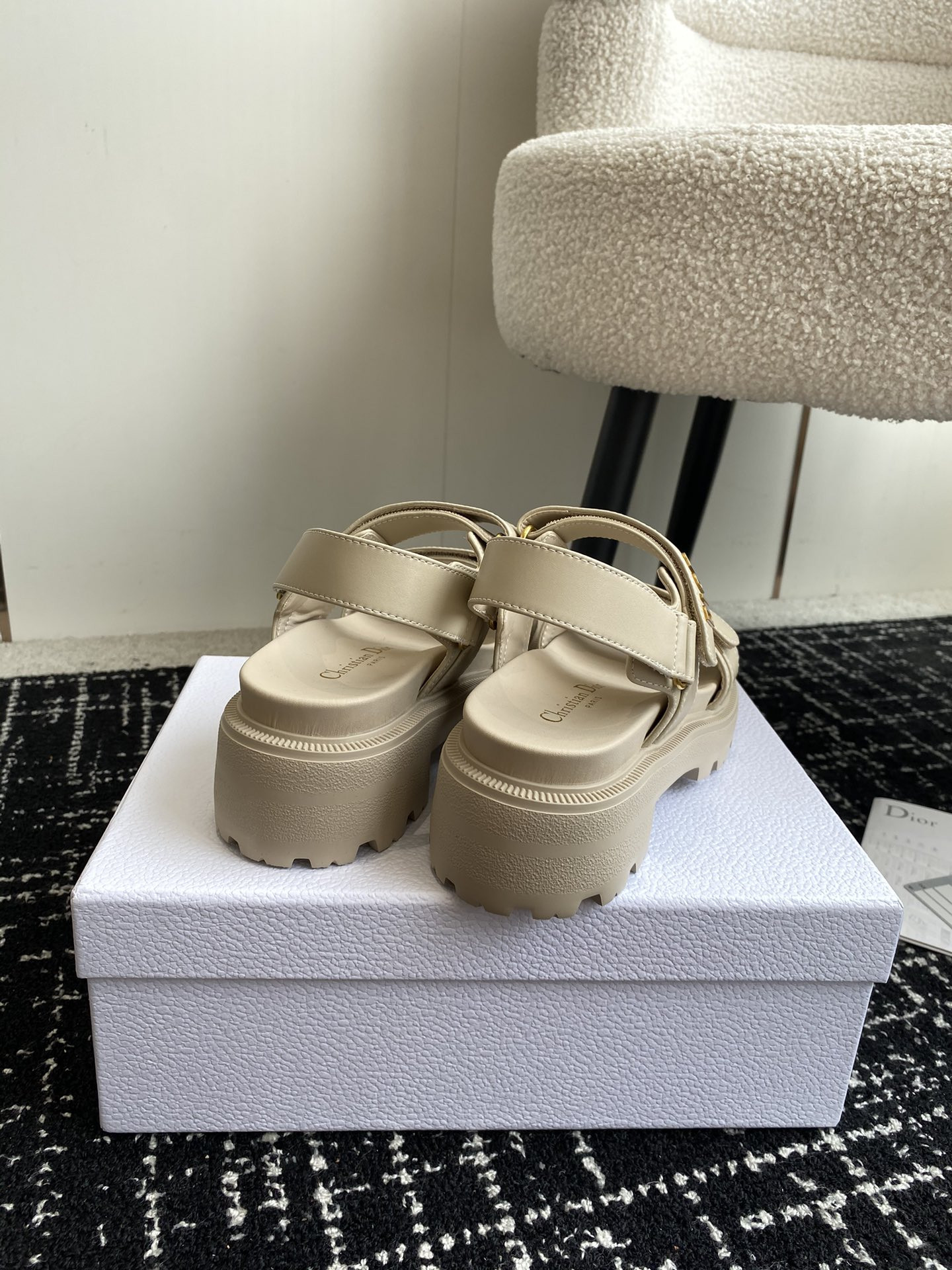 ua D*oract platform sandal