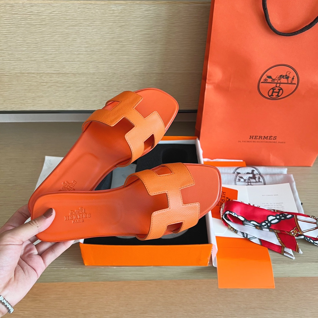 ua H**me5 oran sandal