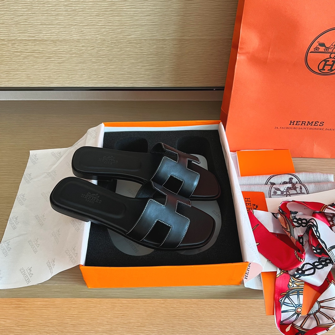 ua H**me5 oran sandal