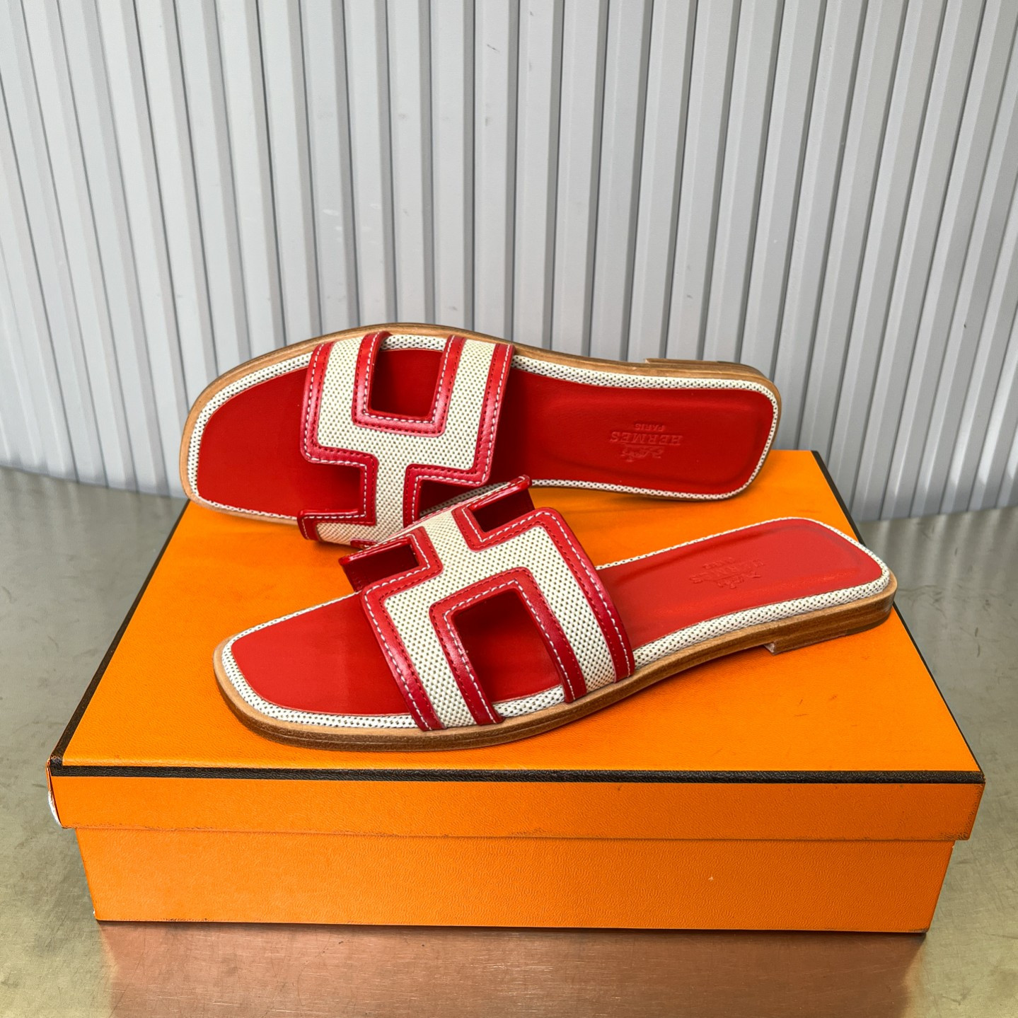 ua H**me5 oran sandal