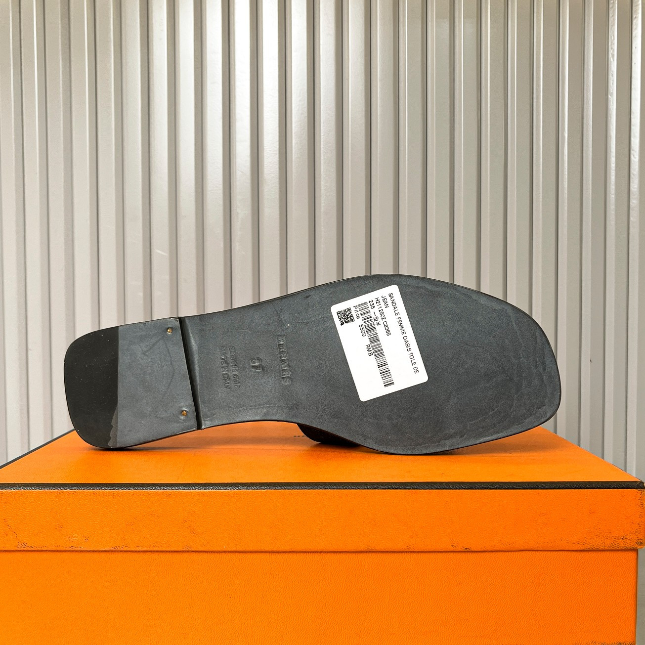 ua H**me5 oran sandal