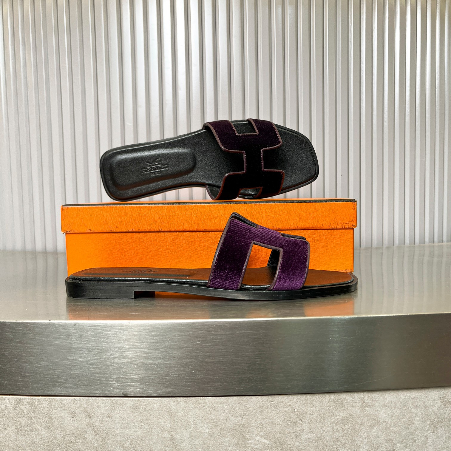 ua H**me5 oran sandal