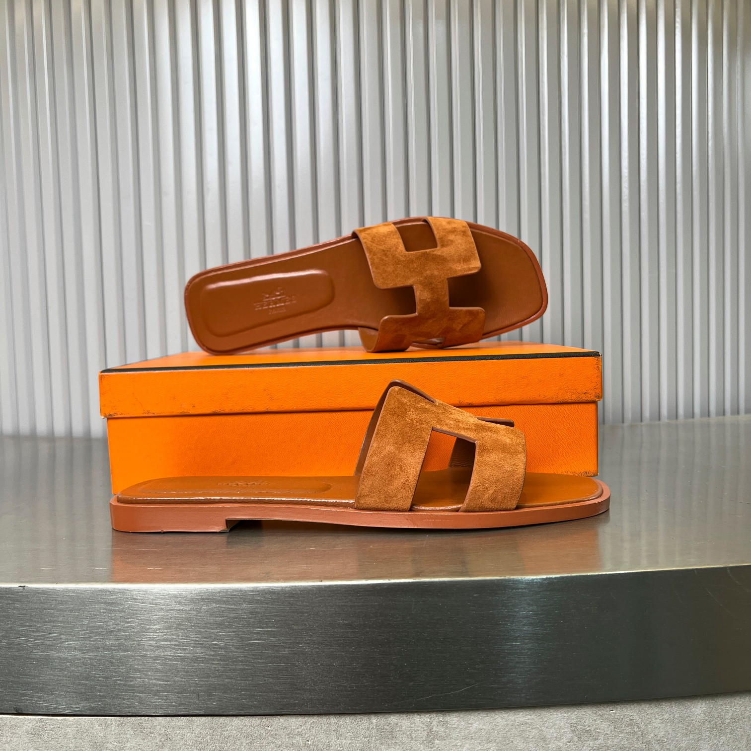 ua H**me5 oran sandal