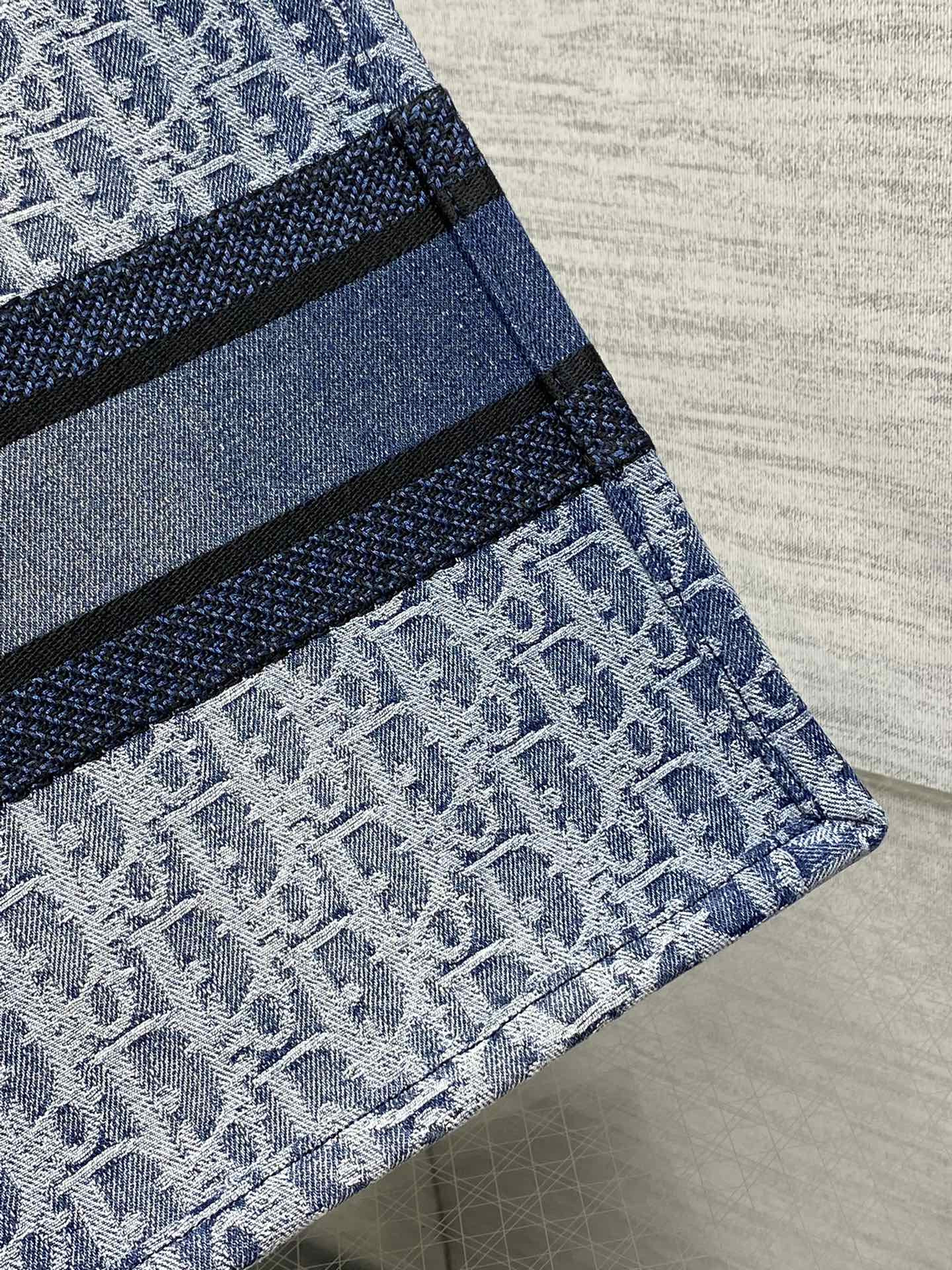 medium D*or book tote blue denim D*or oblique jacquard 36 x 27.5 x 16.5 cm