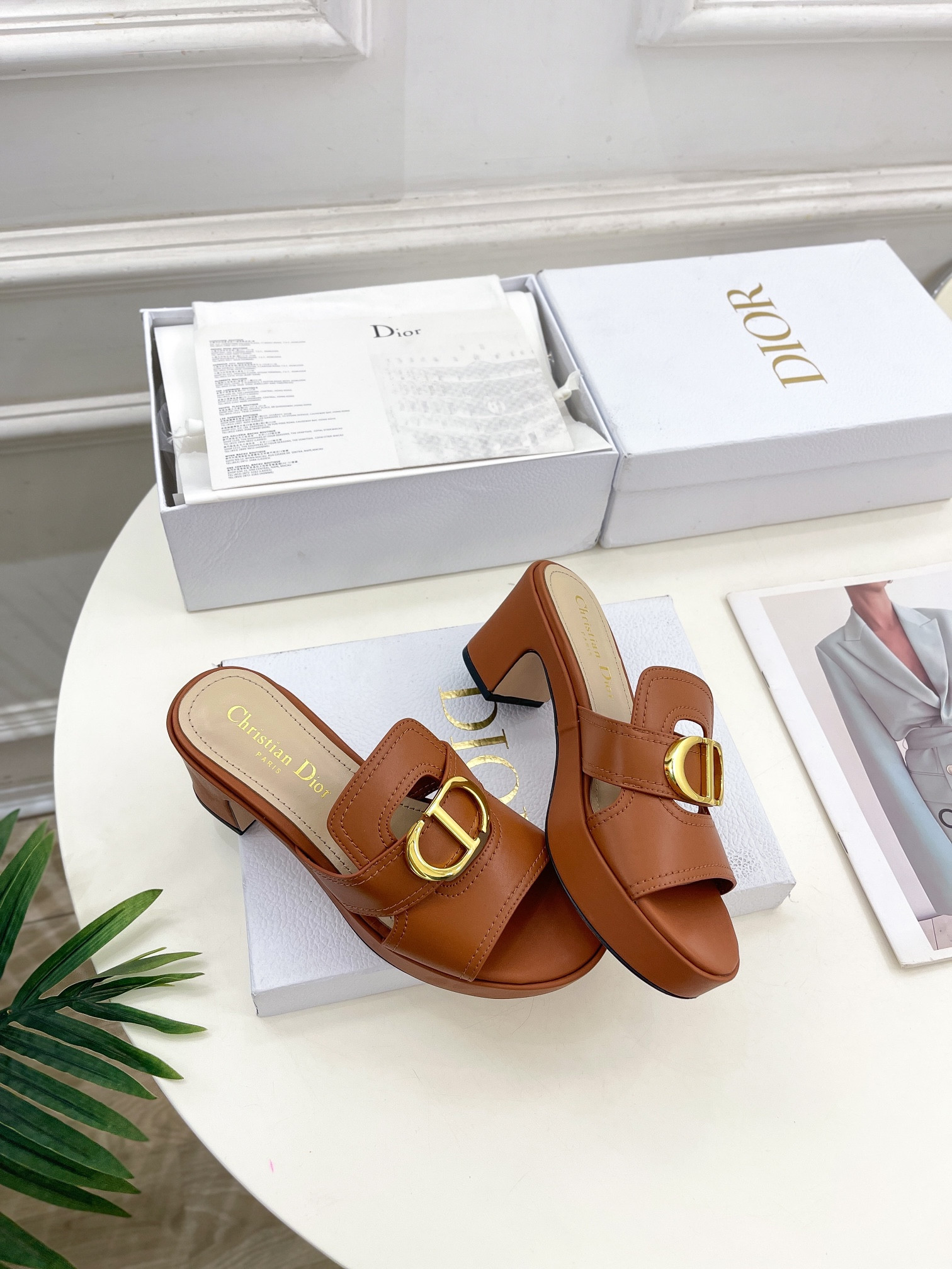 ua D*or 30 montaigne platform slide