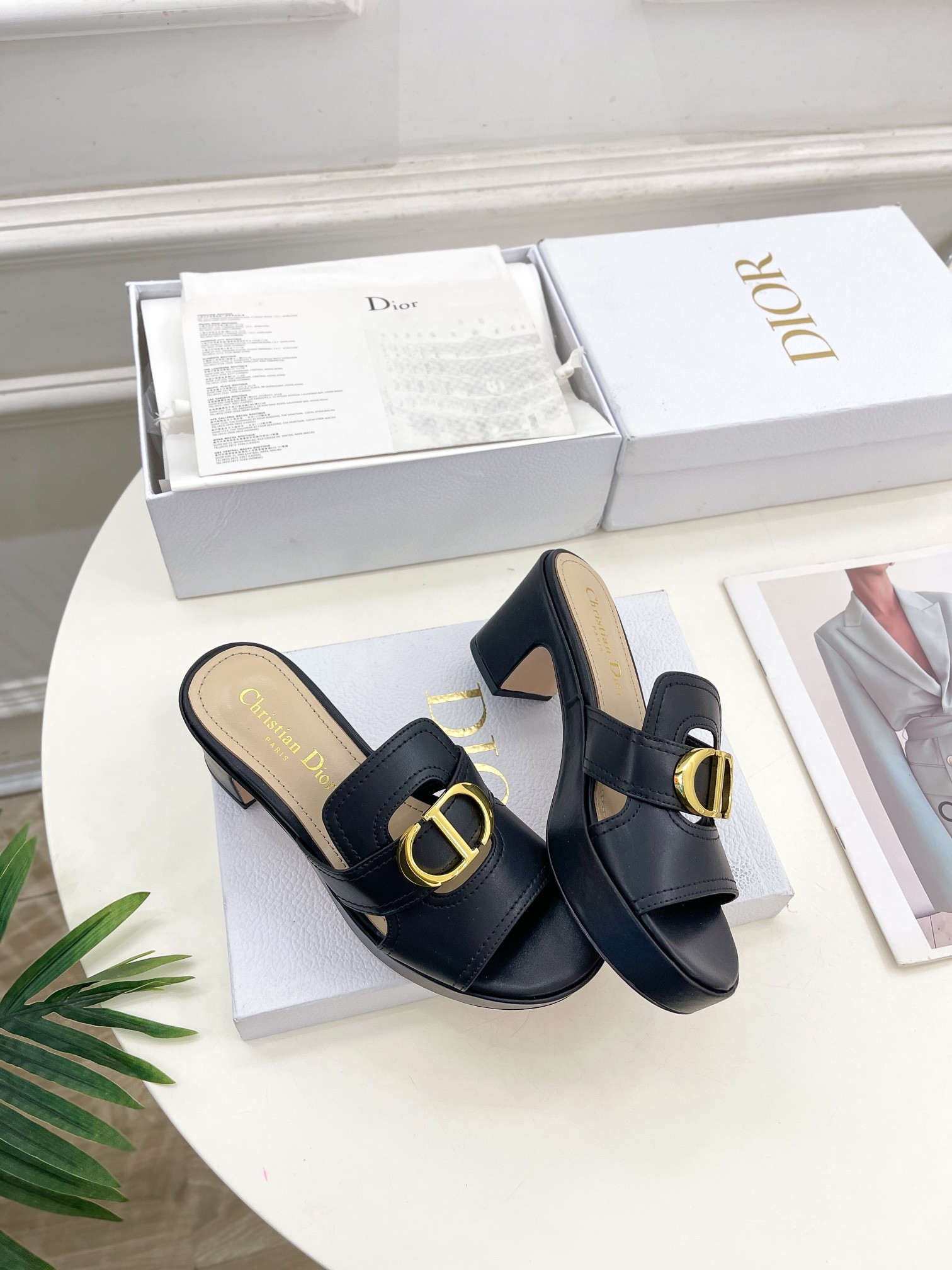 ua D*or 30 montaigne platform slide