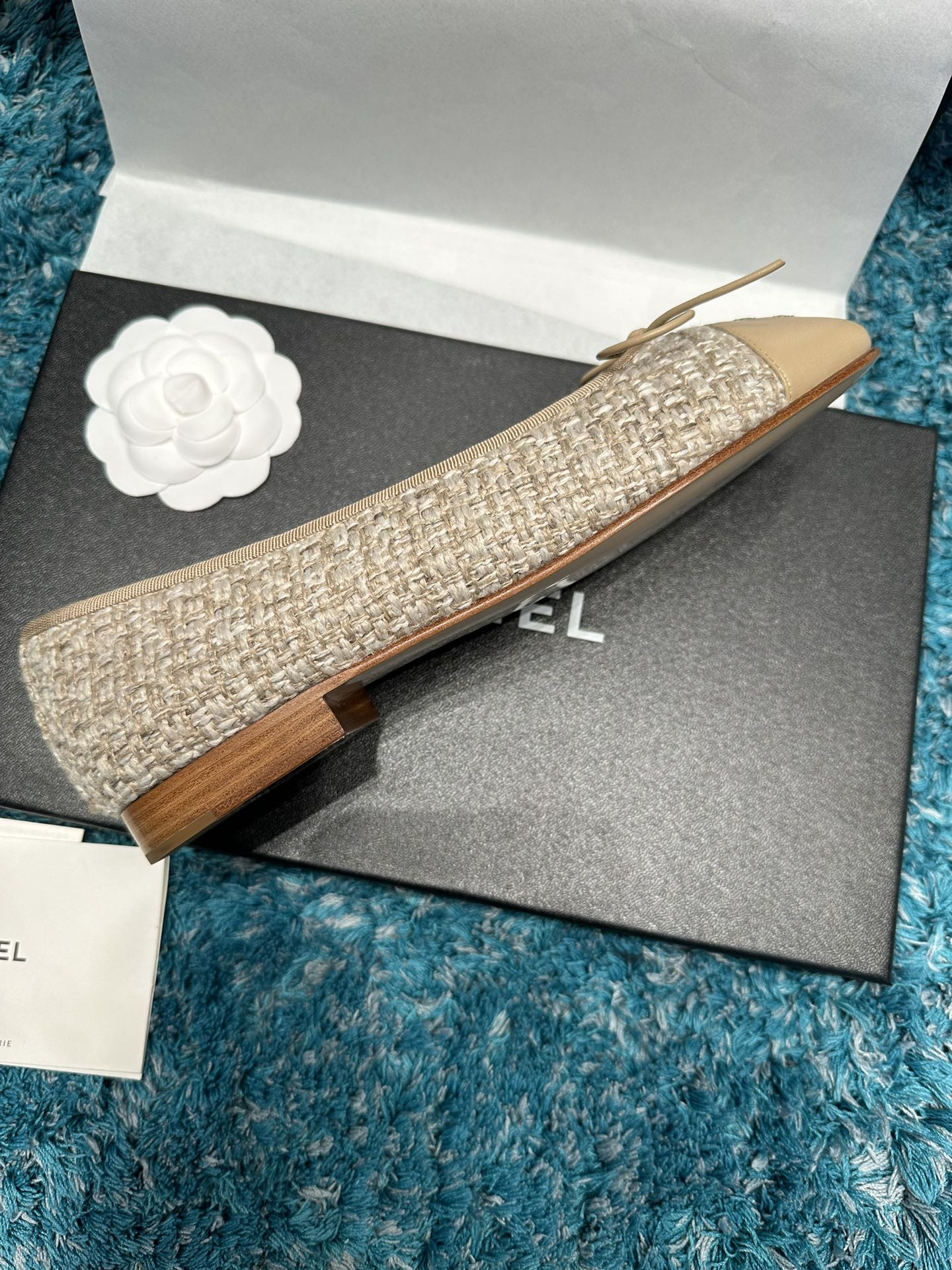 ua Ch*el ballet flats