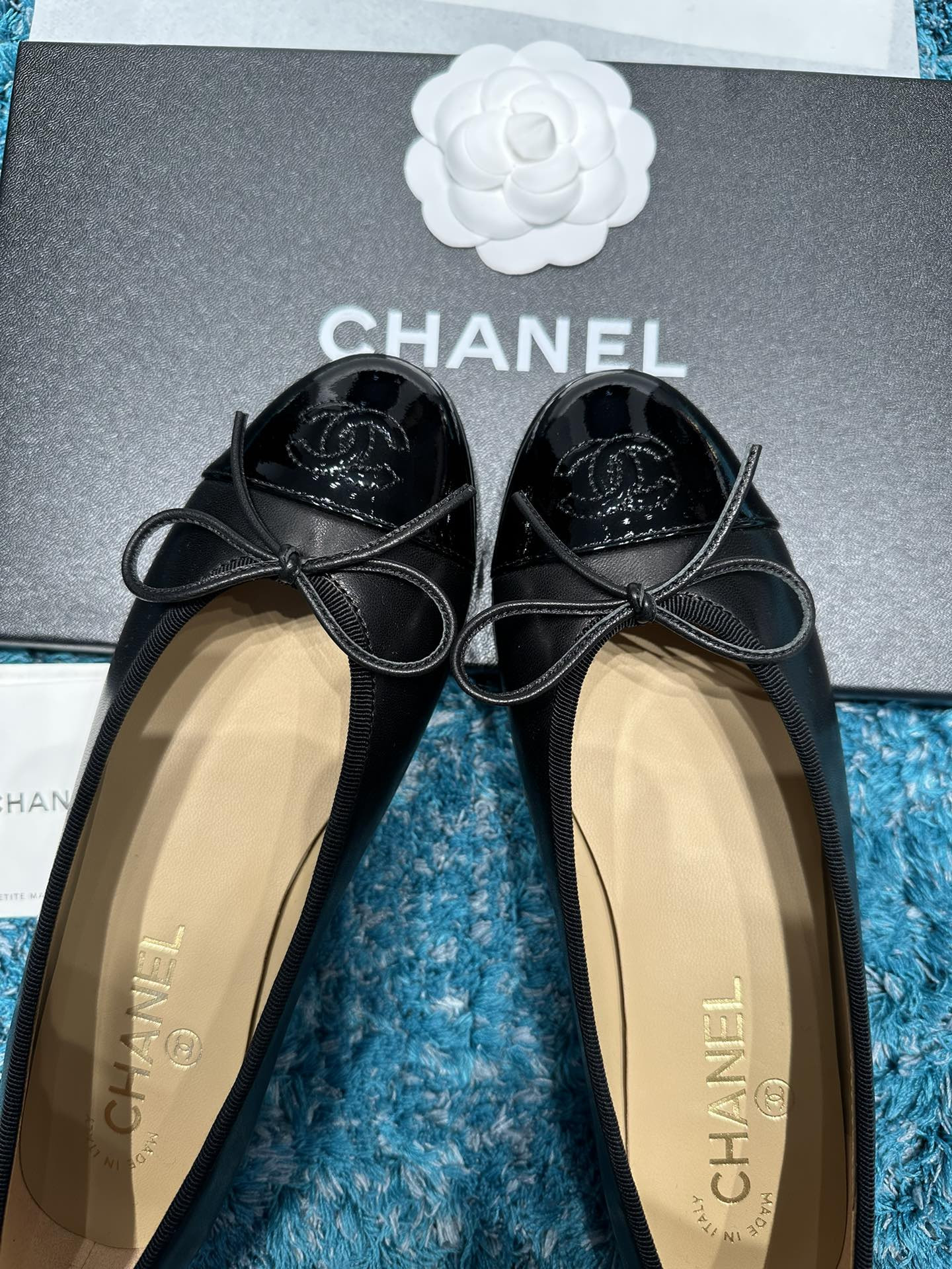 ua Ch*el ballet flats