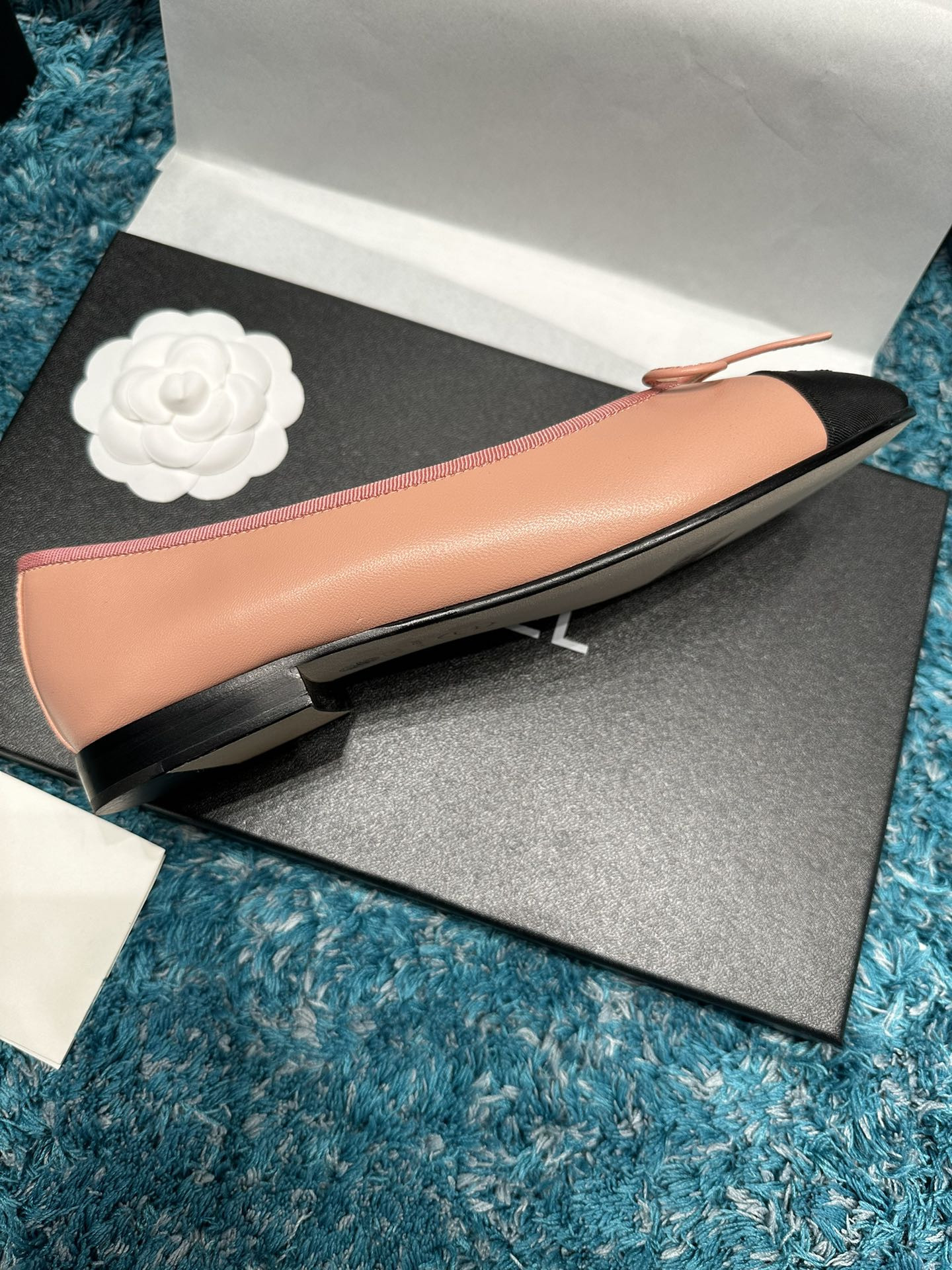 ua Ch*el ballet flats