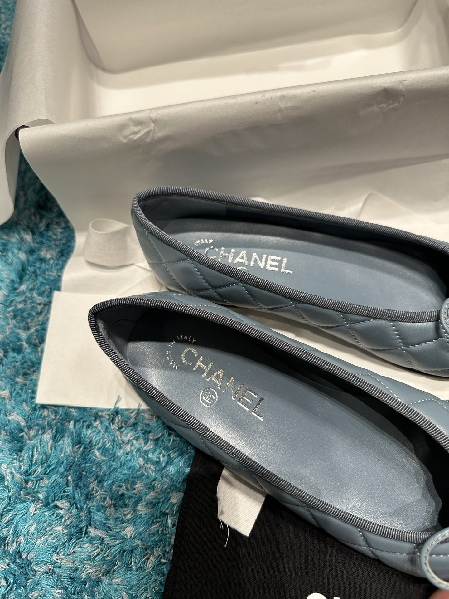 ua Ch*el ballet flats