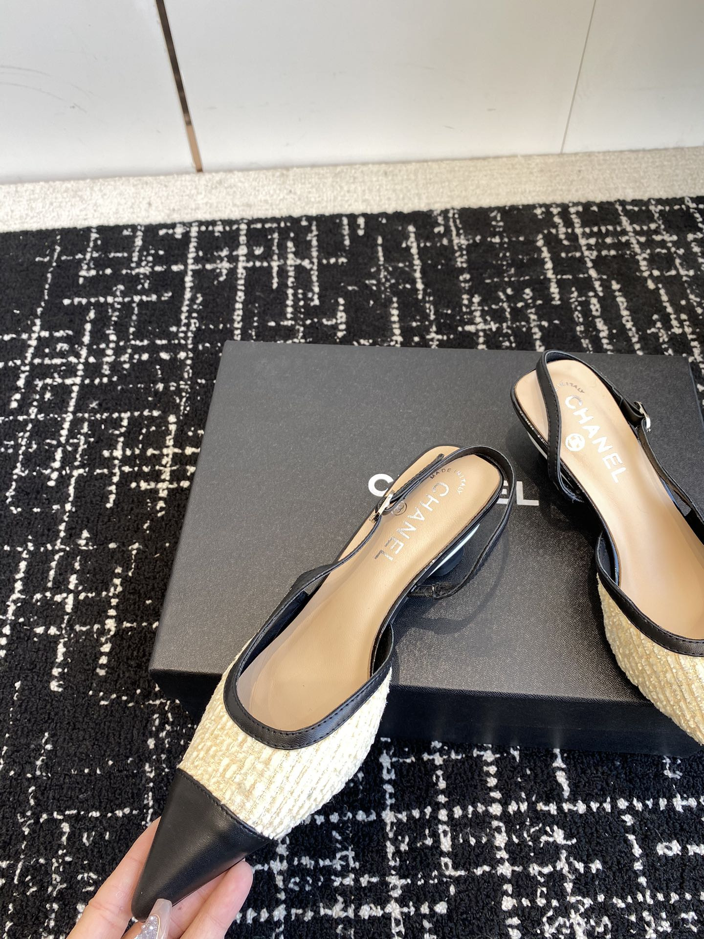 ua Ch*el slingbacks