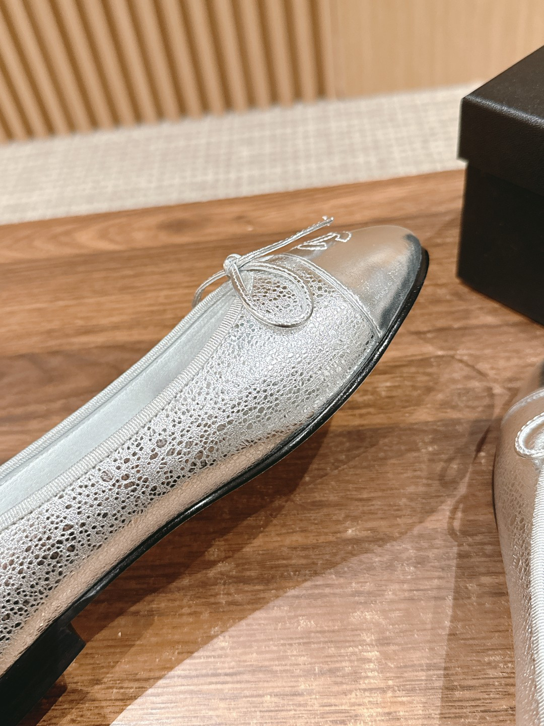 ua Ch*el ballet flats