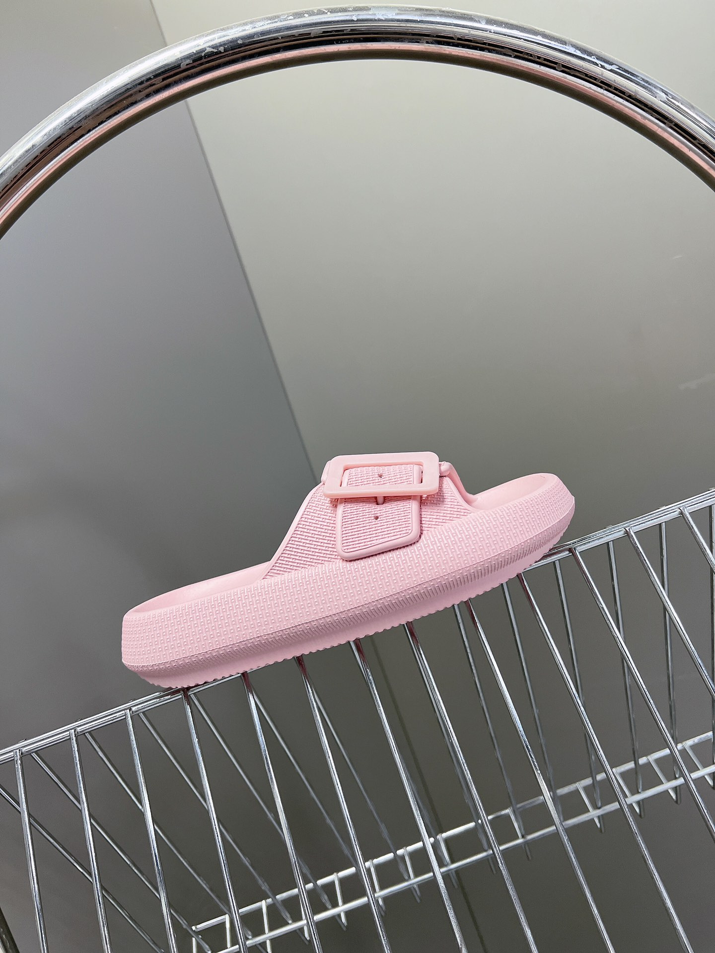 ua D*or slide