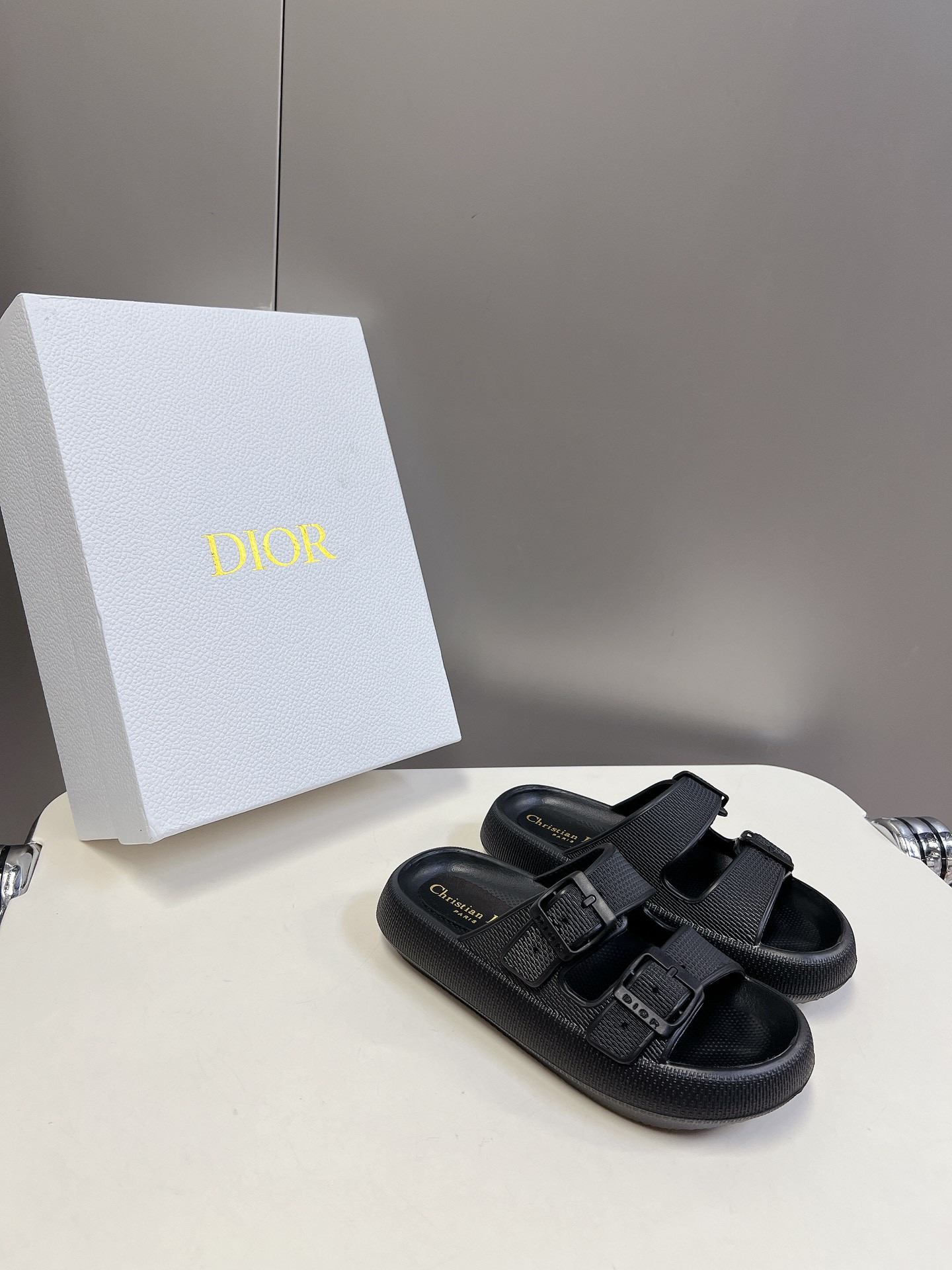 ua D*or slide