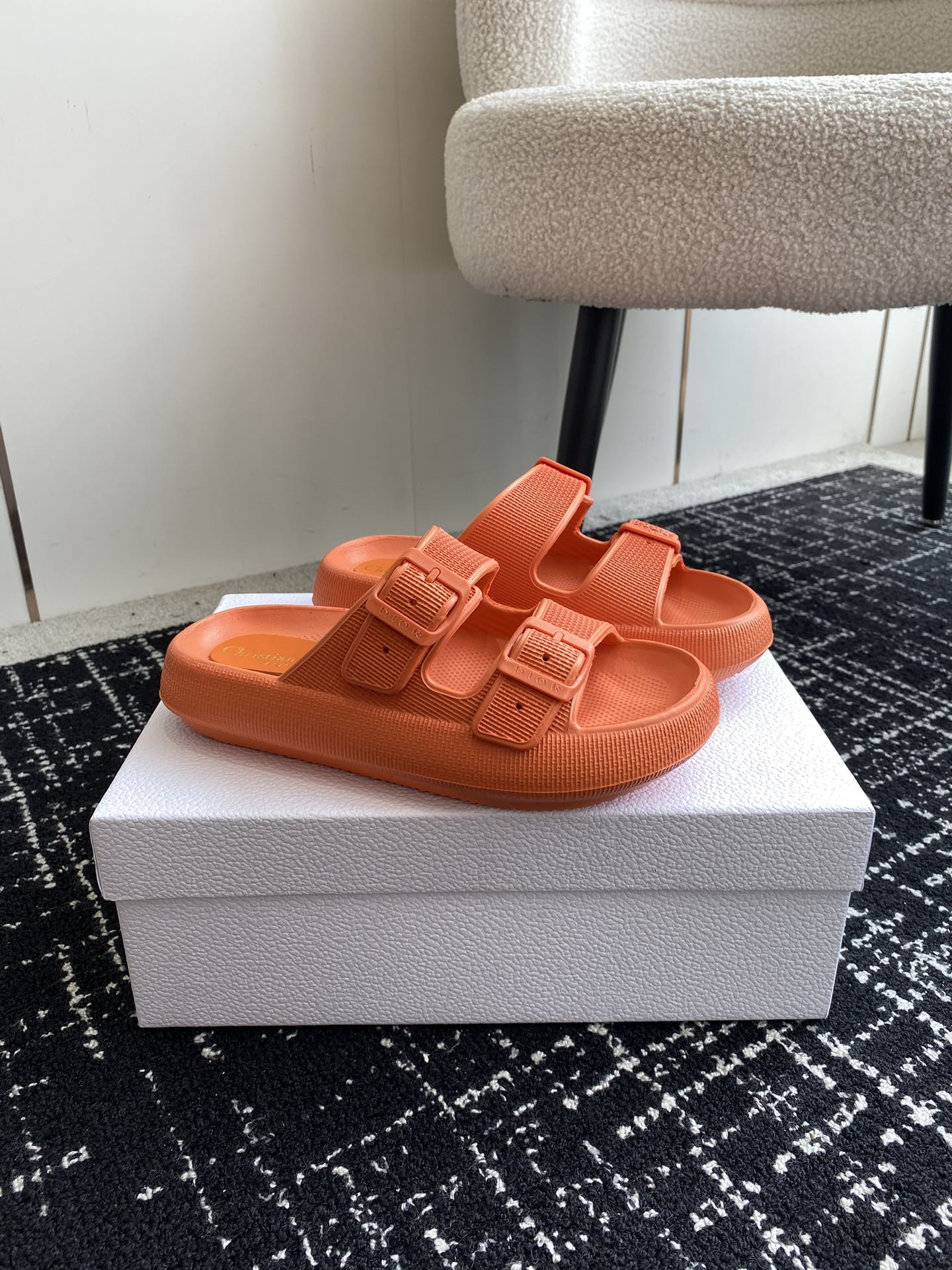 ua D*or slide