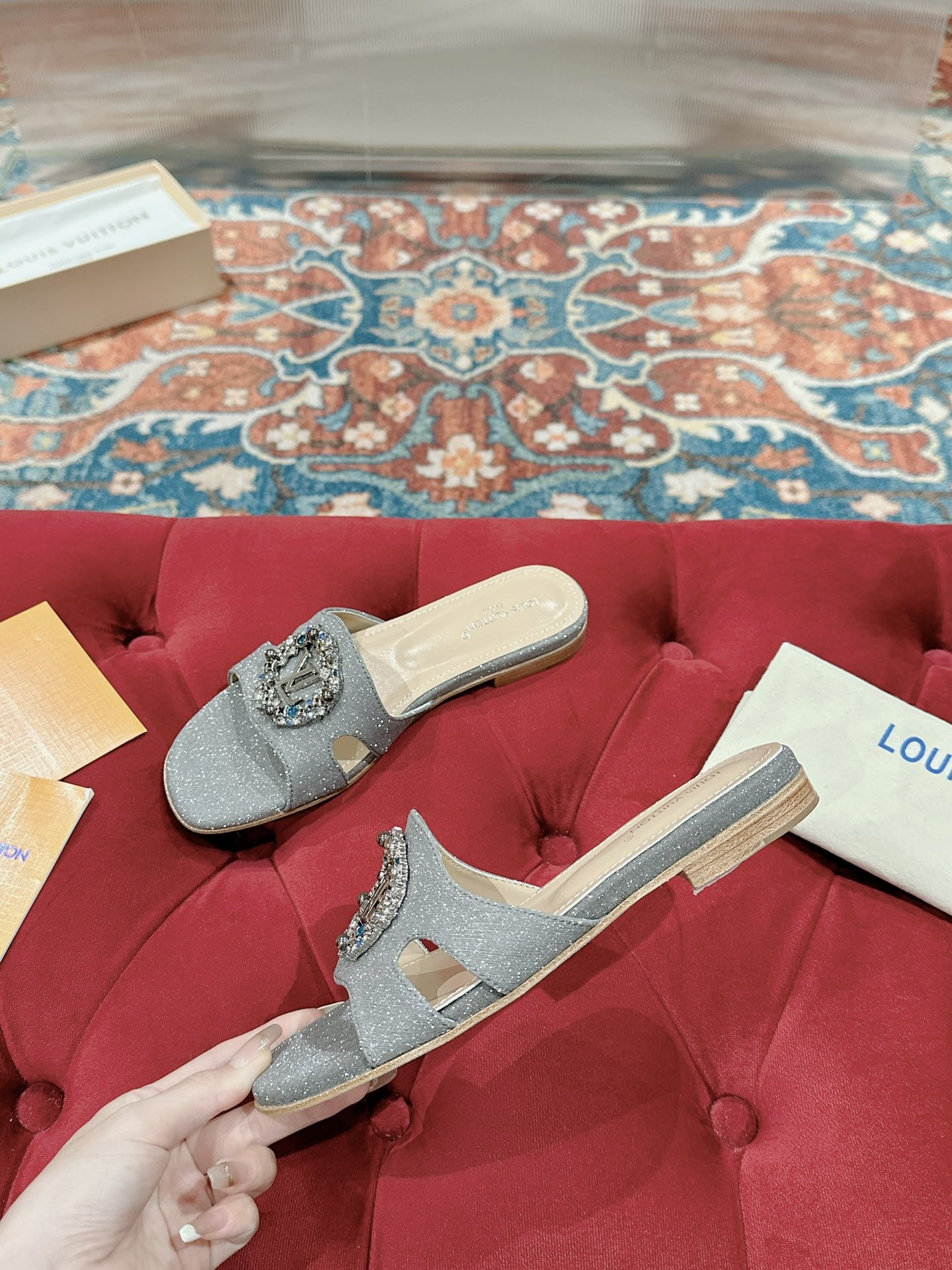 UA LV Flat Mule