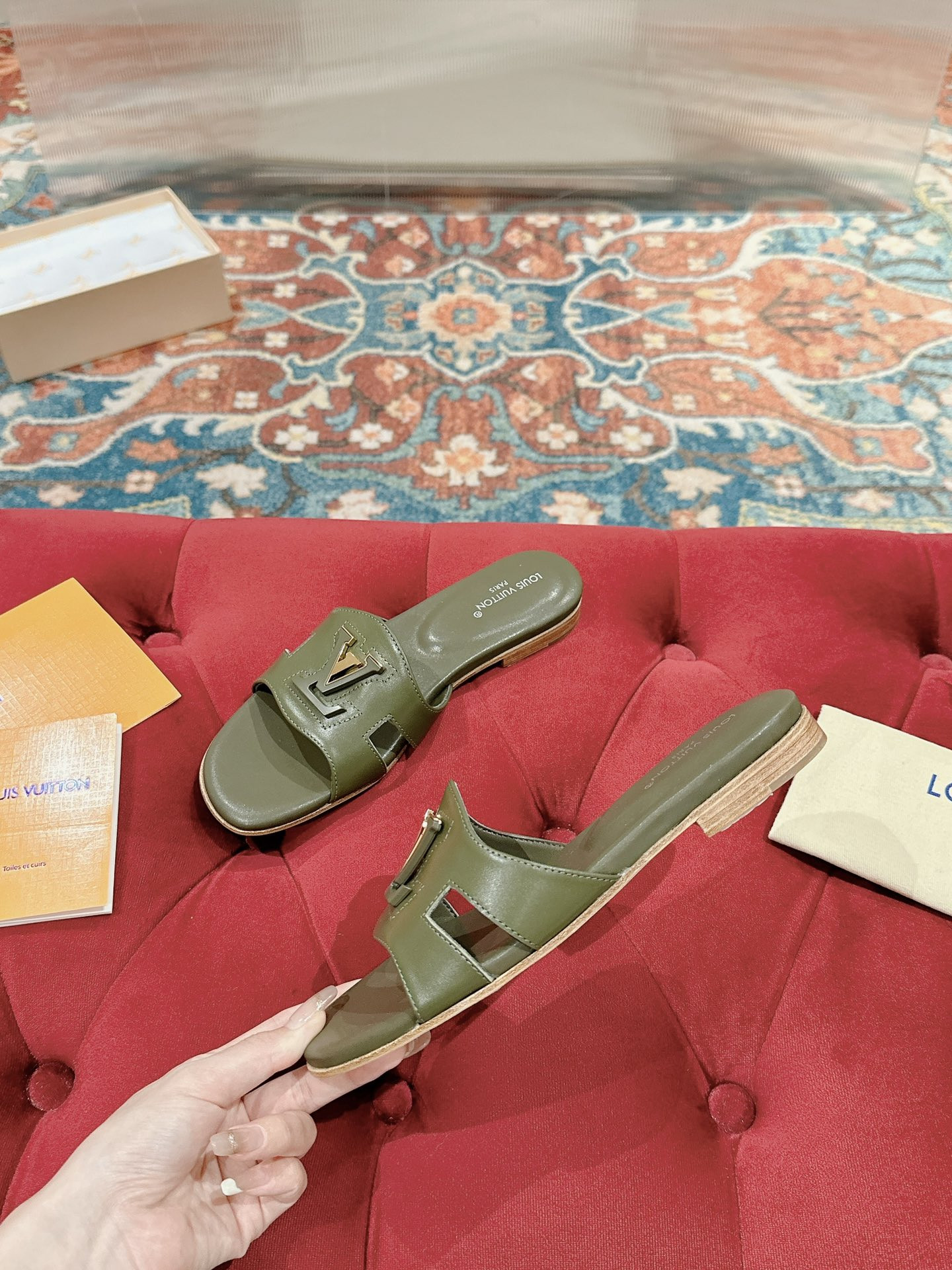 UA LV Flat Mule