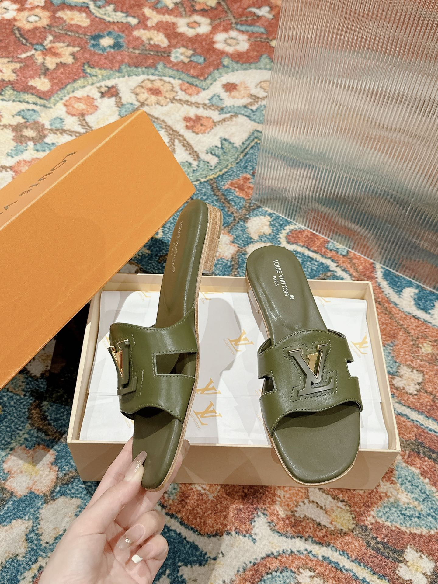 UA LV Flat Mule