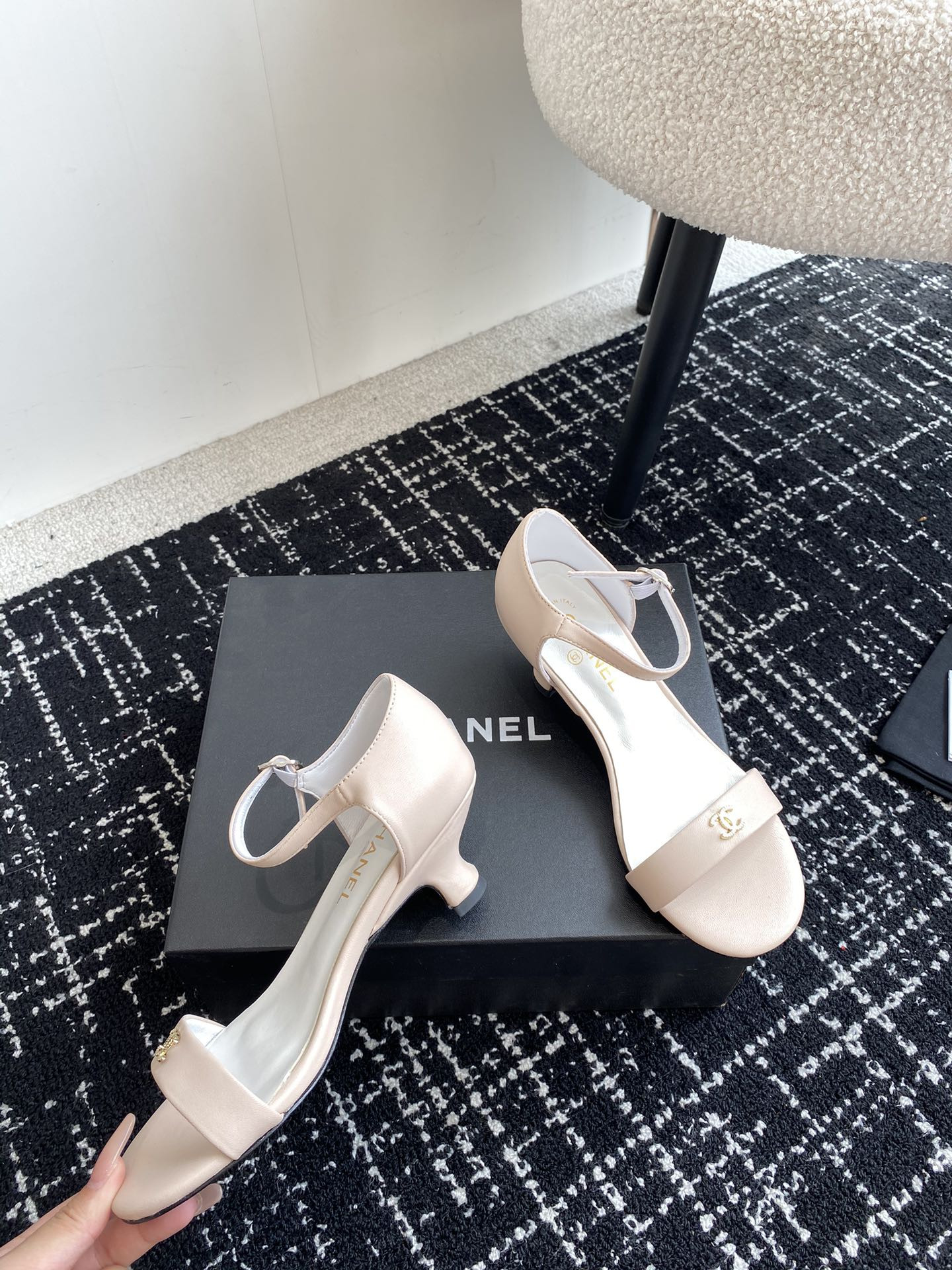 ua Ch*el sandals
