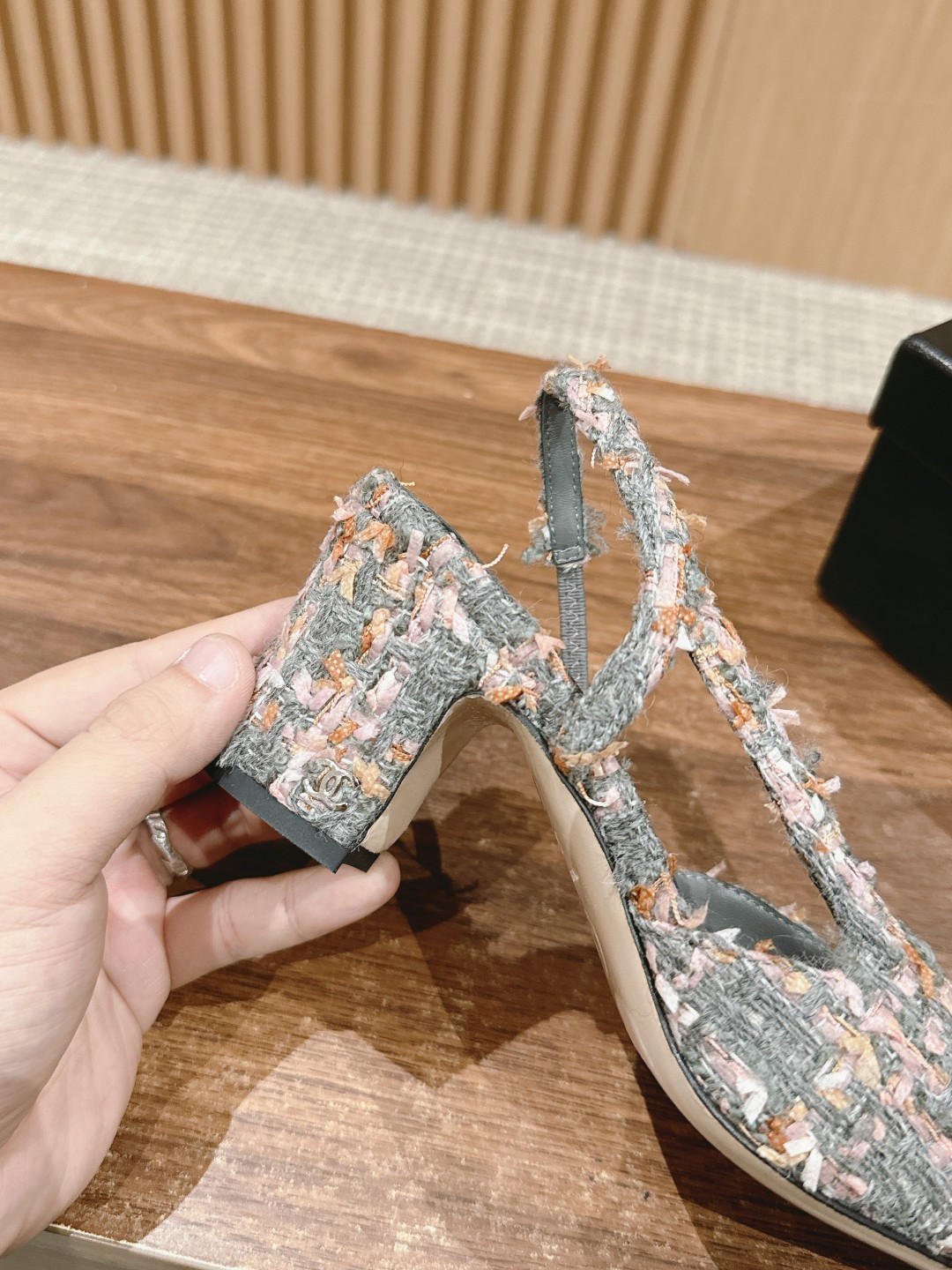 ua Ch*el slingbacks