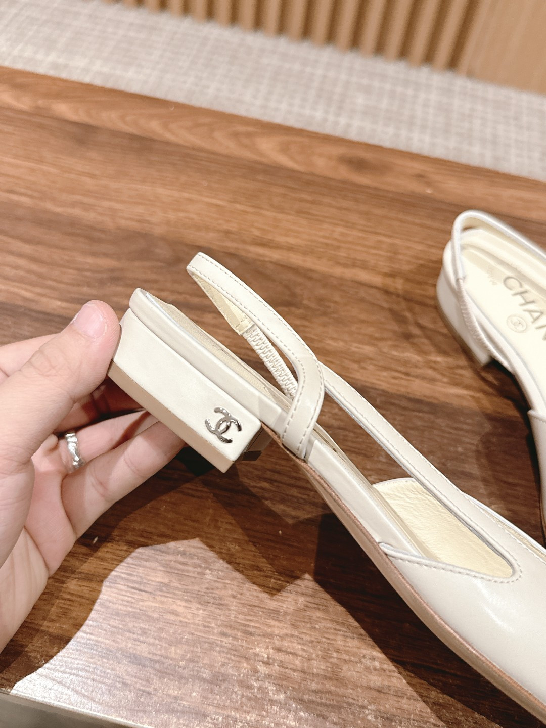 ua Ch*el slingbacks flat