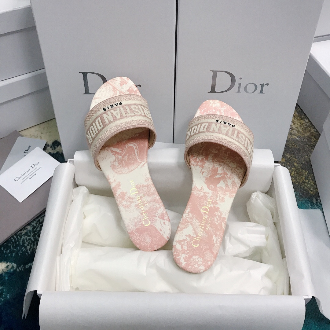 ua D*or dway slide