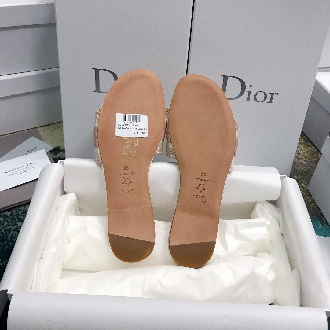 ua D*or dway slide