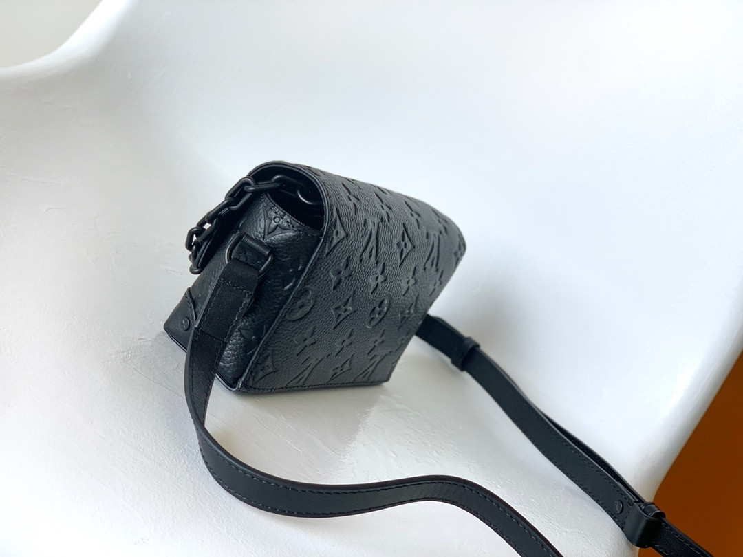 LV Steamer Wearable Wallet M81746 18×11×6.5cm