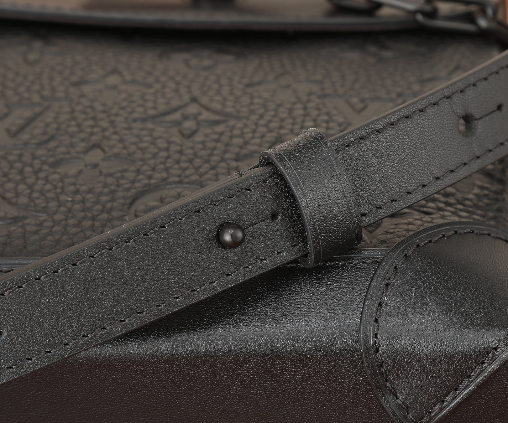 LV Nano Steamer M82772 5.9 x 7.1 x 2.8 inches