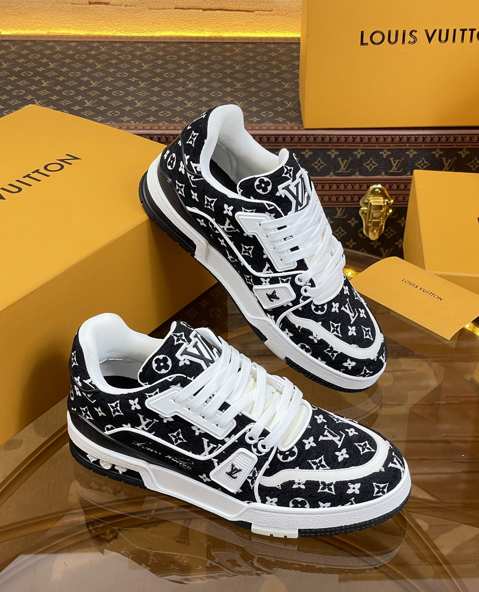 UA LV Trainer Sneaker