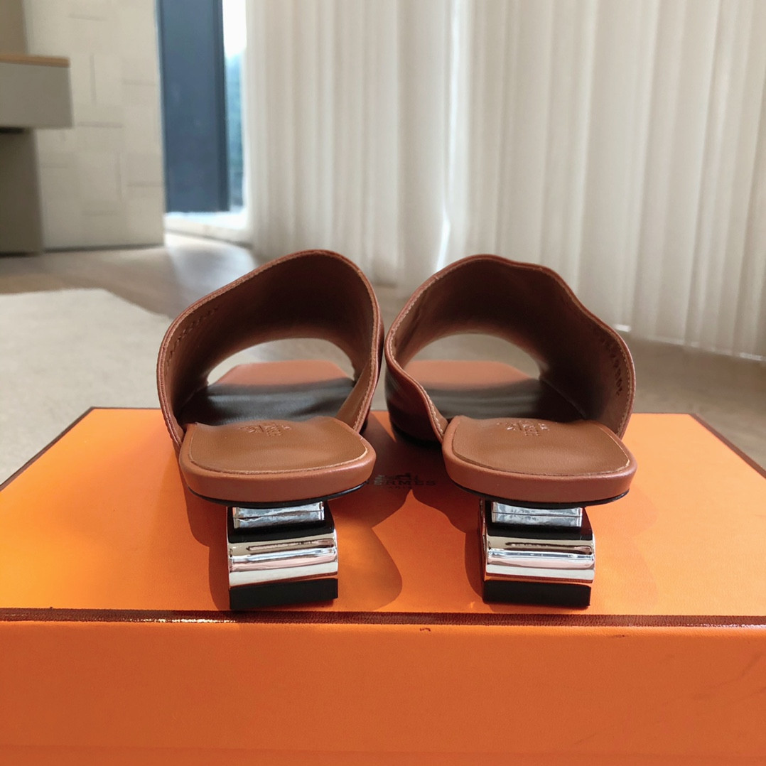 ua H**me5 sandal
