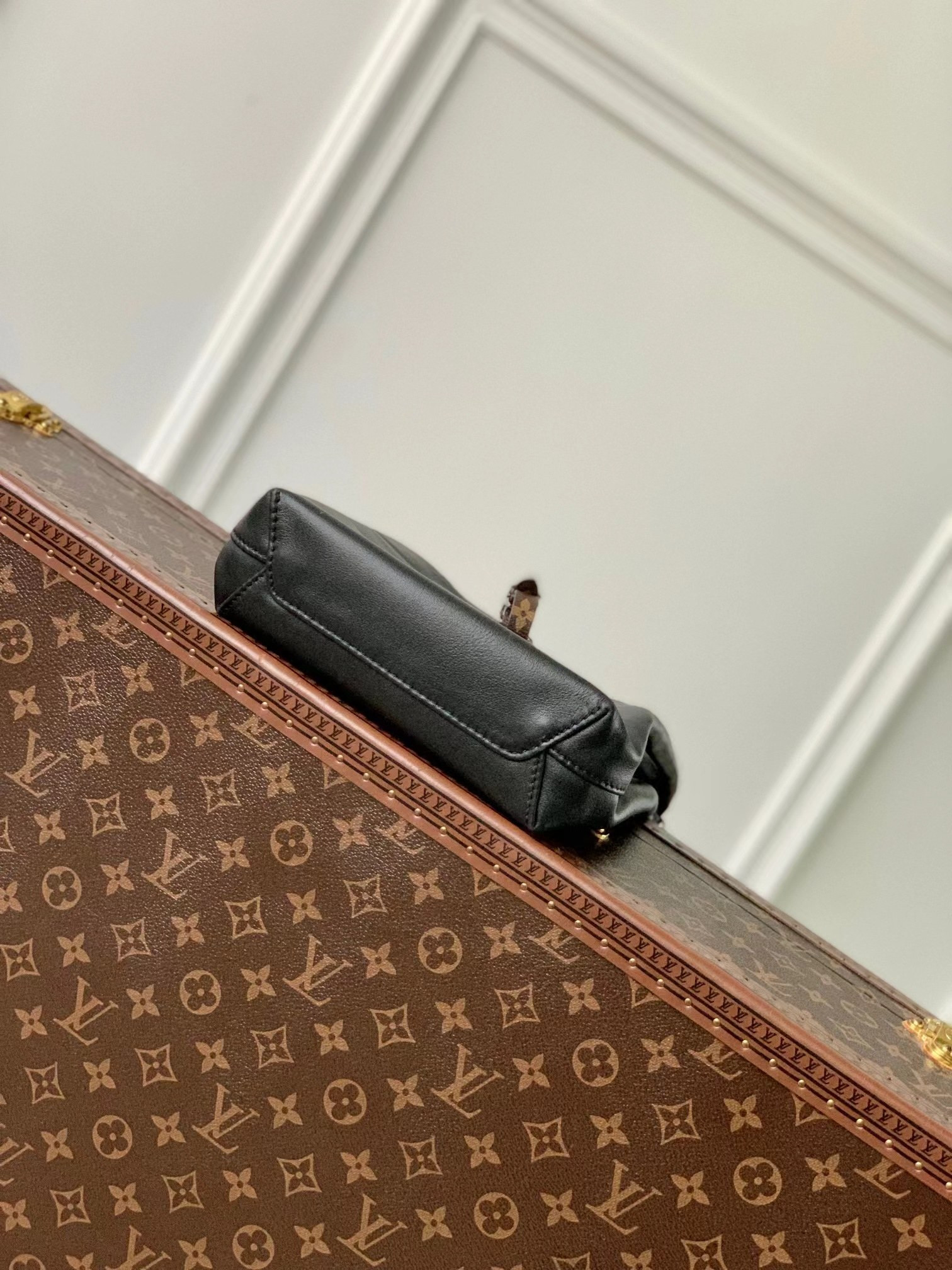 LV Atlantis BB M113871 17x17x7CM